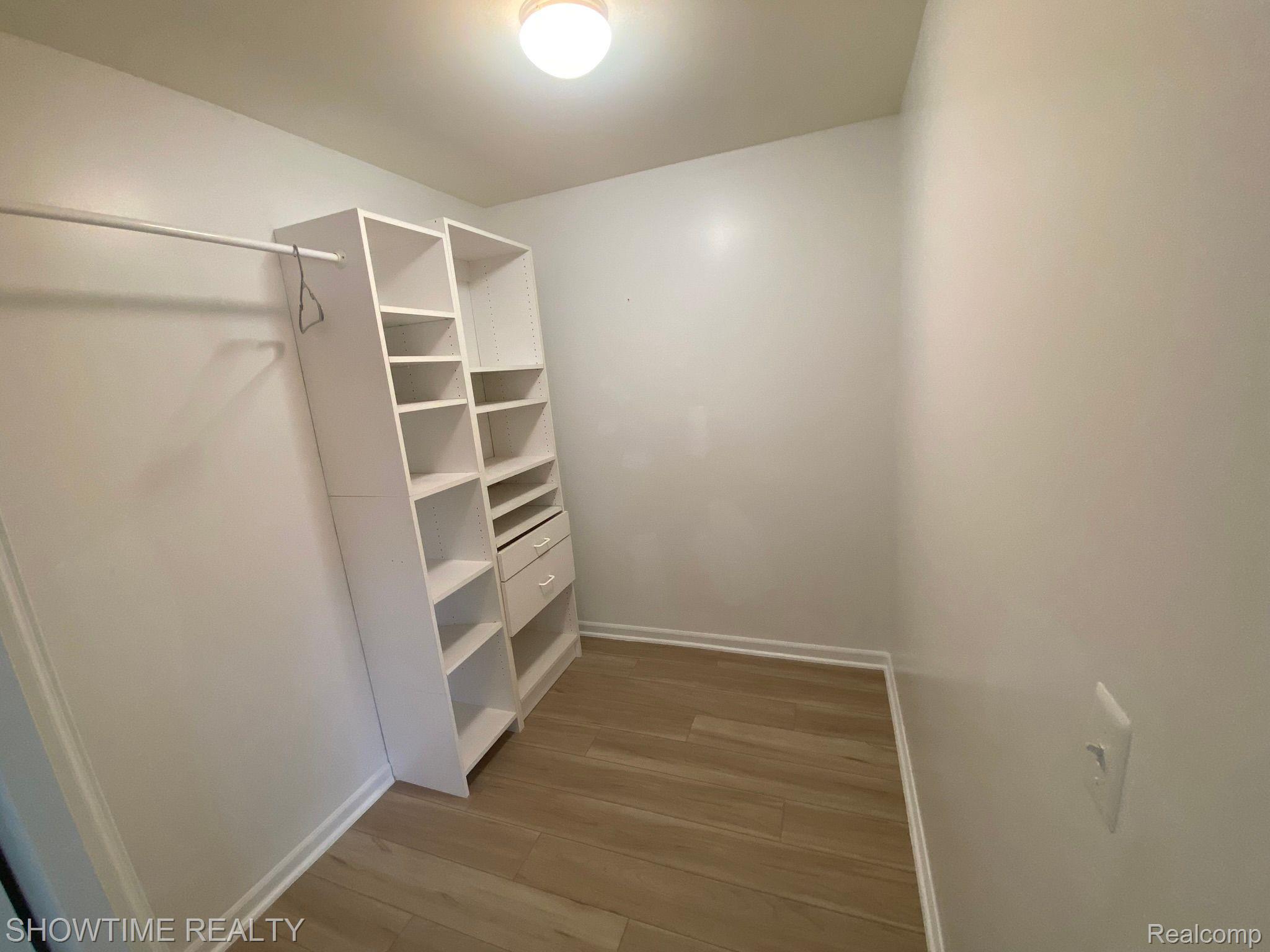 2152 REGENCY HILLS Drive