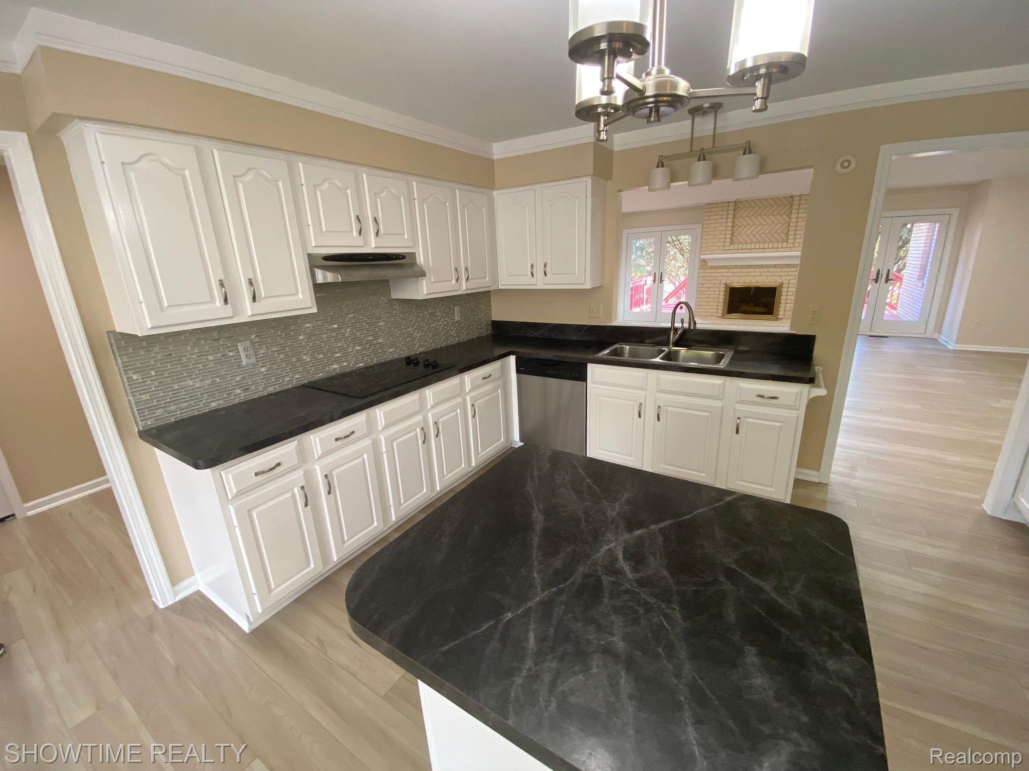 2152 REGENCY HILLS Drive