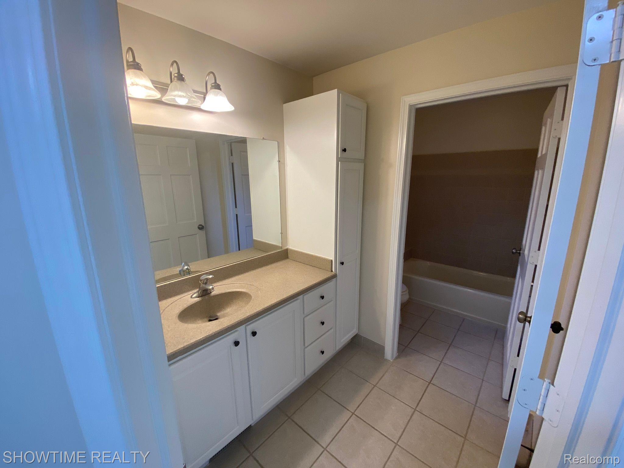 2152 REGENCY HILLS Drive