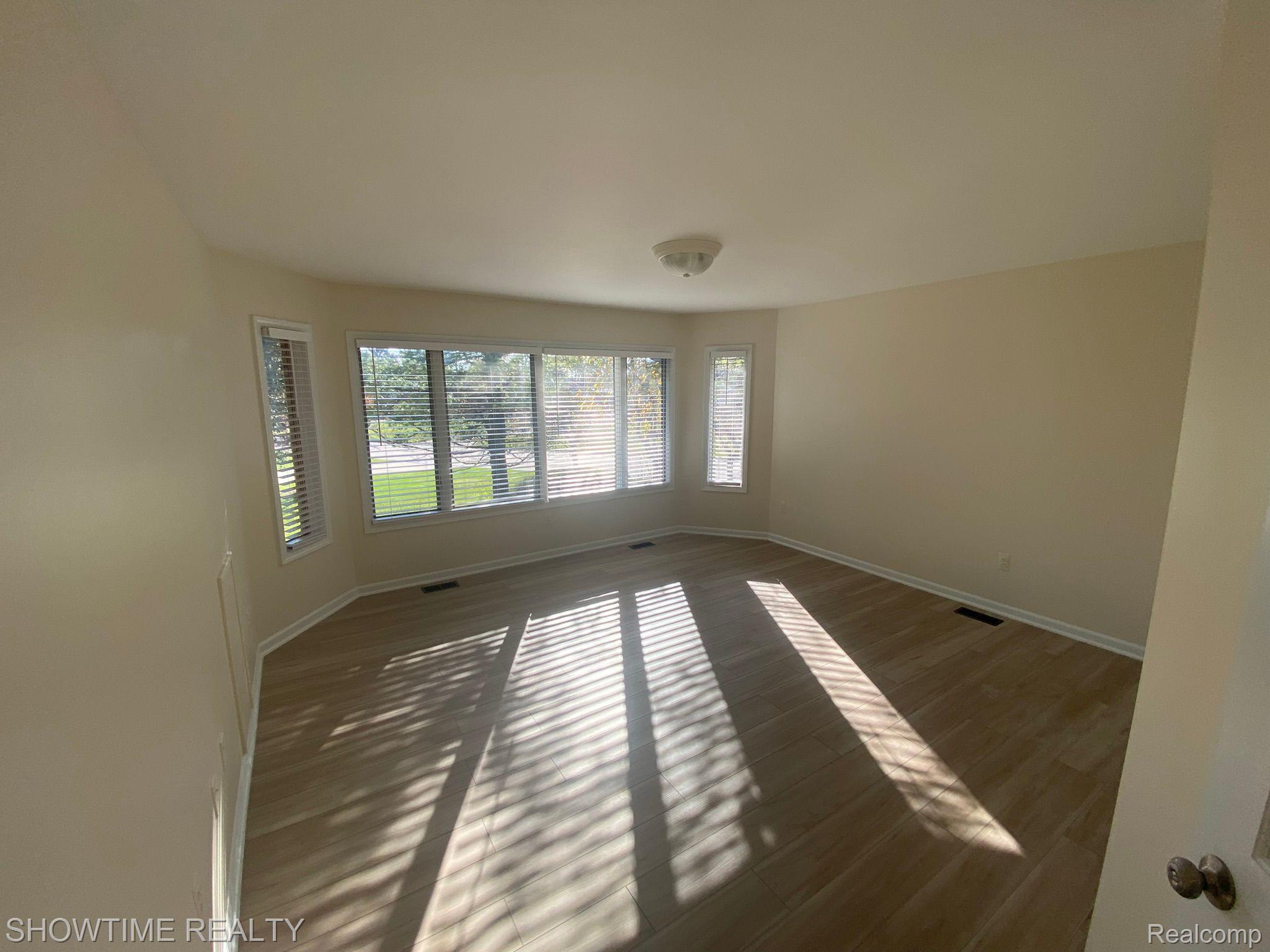 2152 REGENCY HILLS Drive