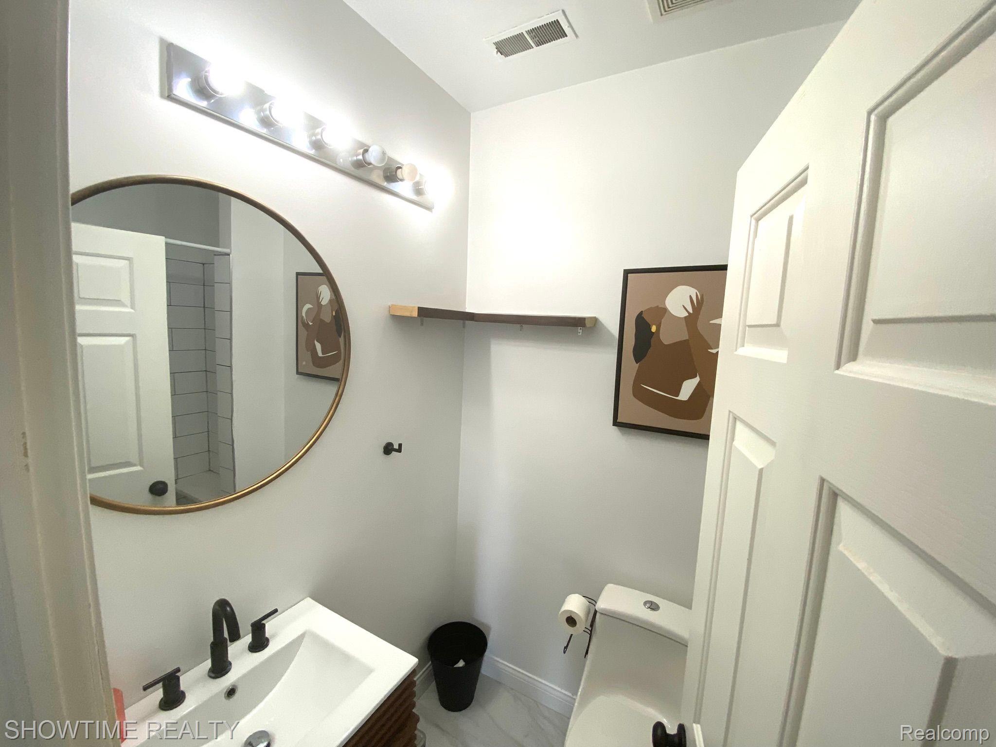 14592 VAUXHALL Drive