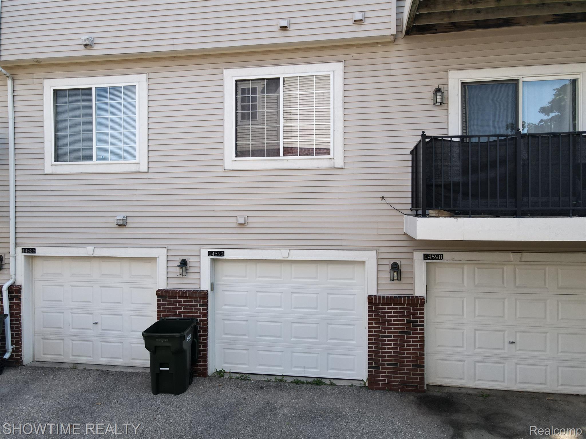 14592 VAUXHALL Drive