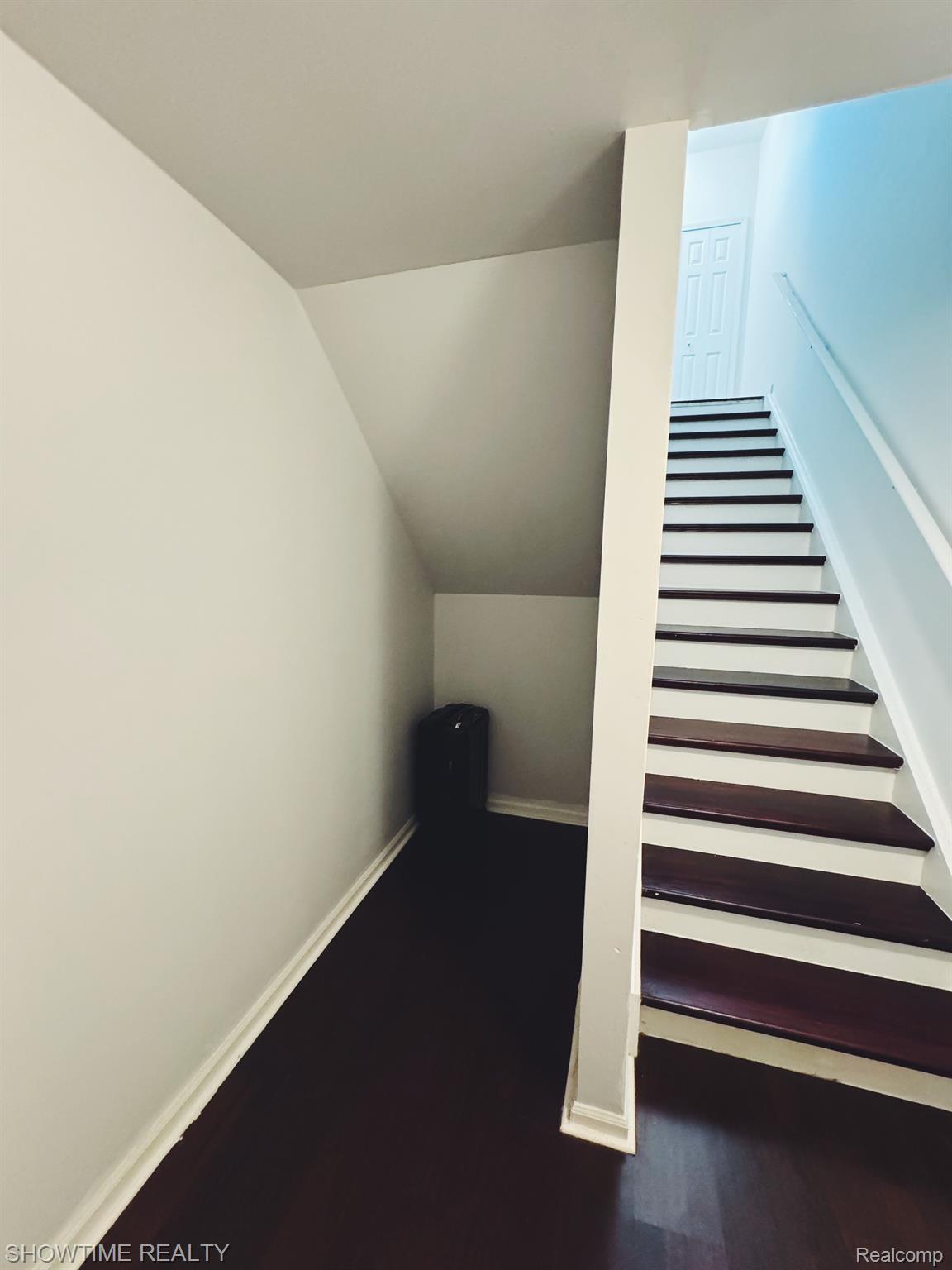 14592 VAUXHALL Drive