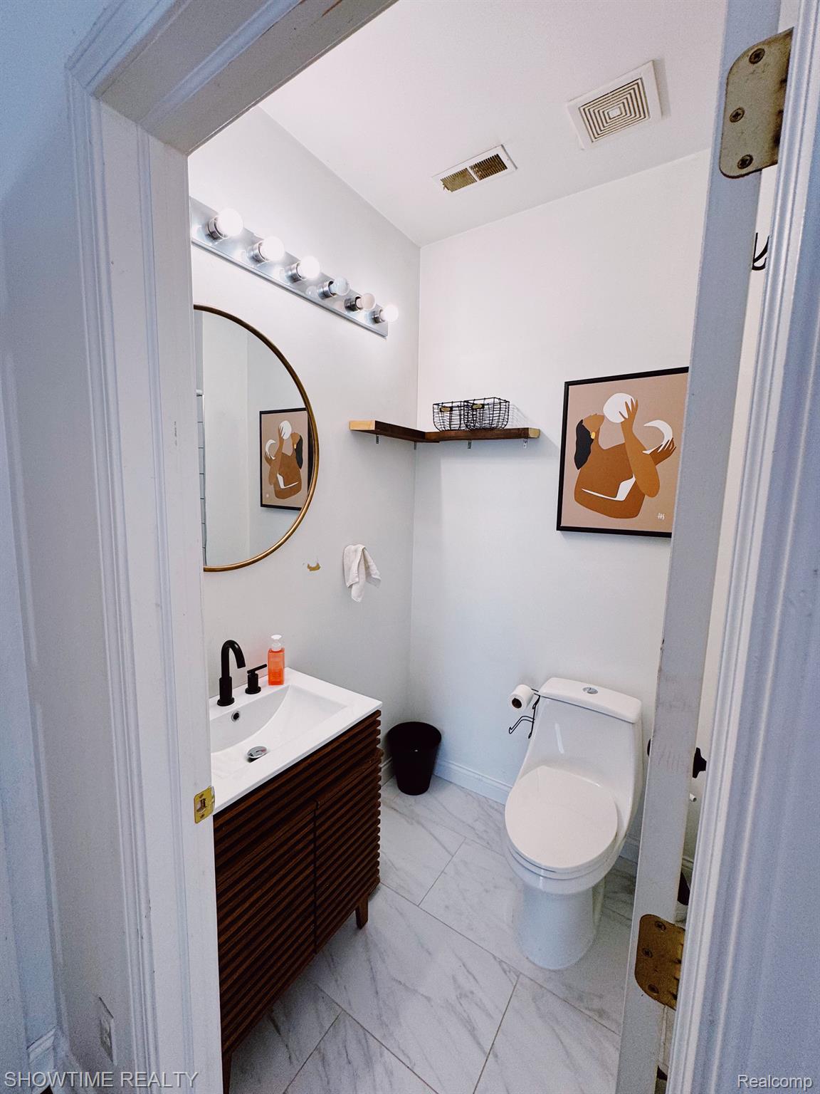 14592 VAUXHALL Drive