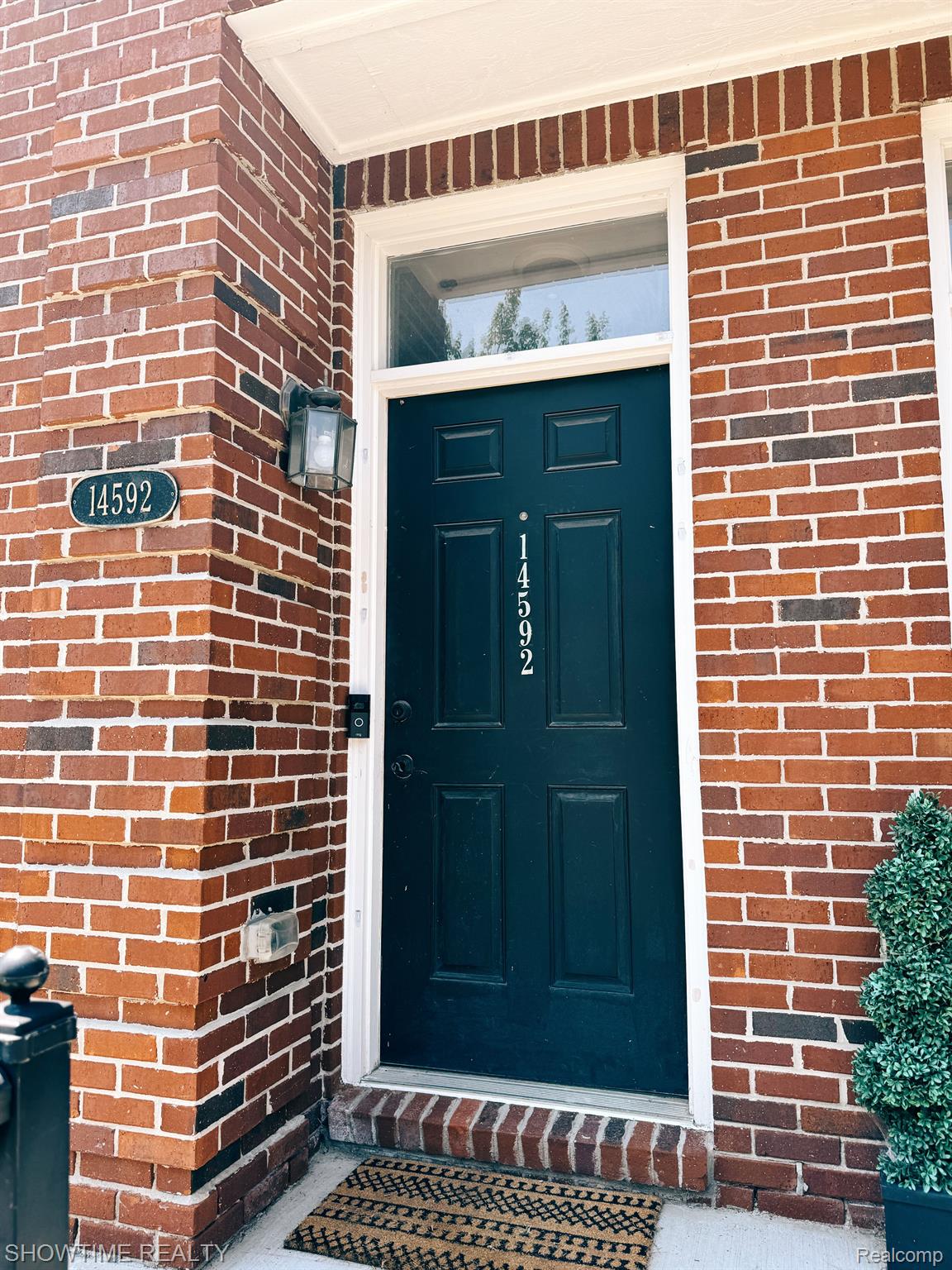 14592 VAUXHALL Drive