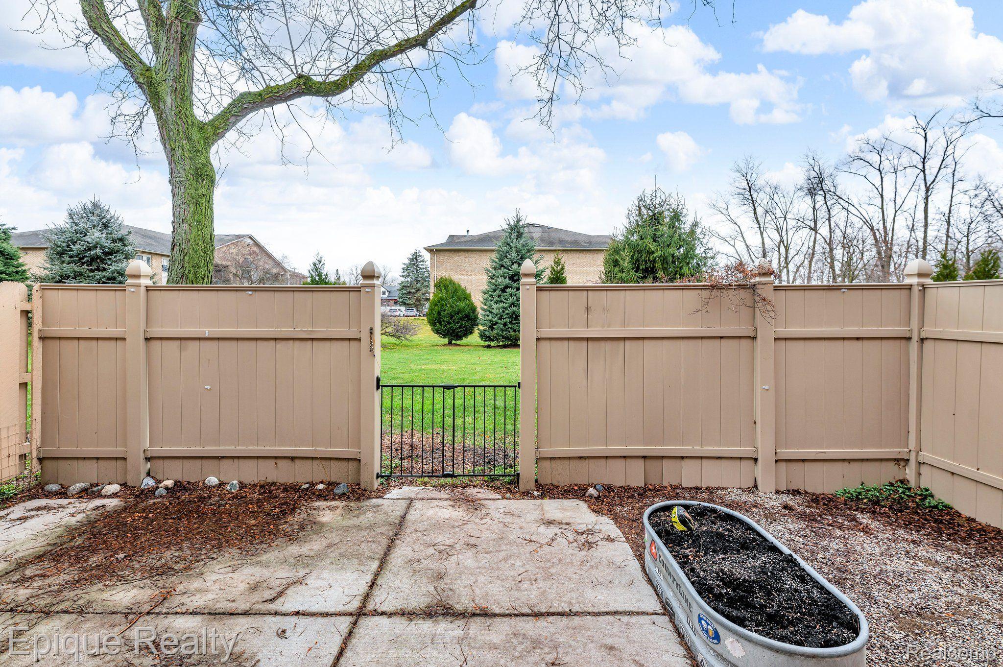 53984 BIRCHWOOD Court Unit #15