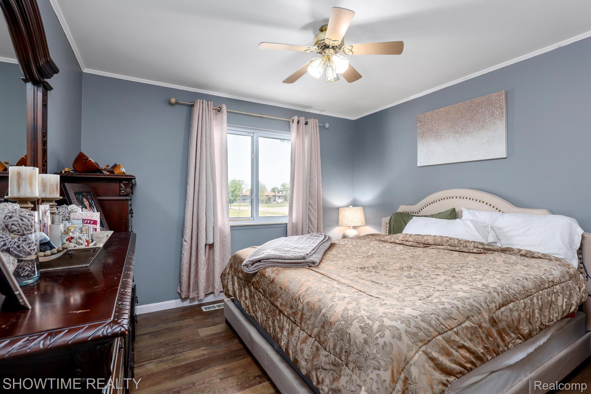 5156 GARDNER Street E