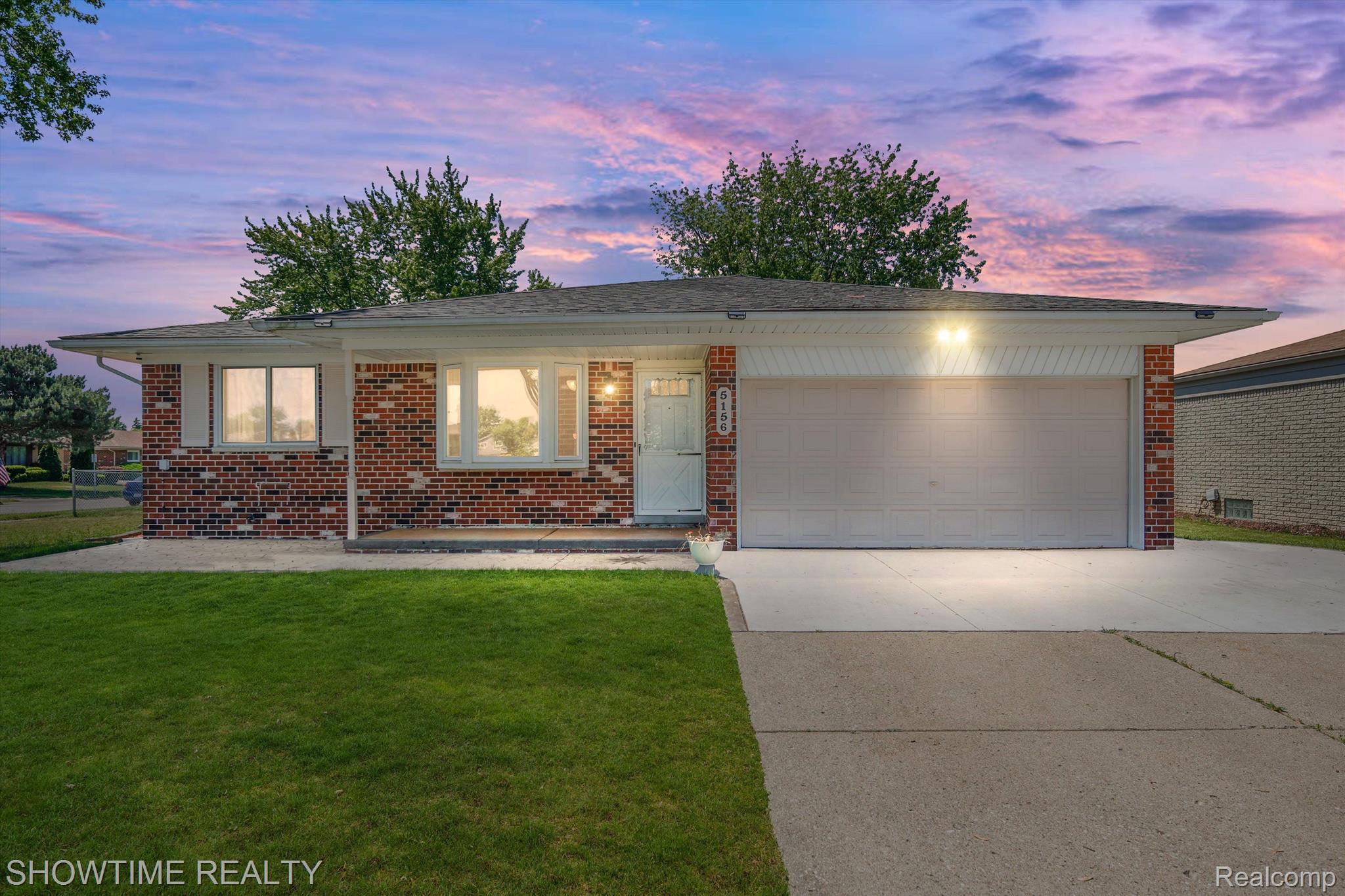 5156 GARDNER Street E