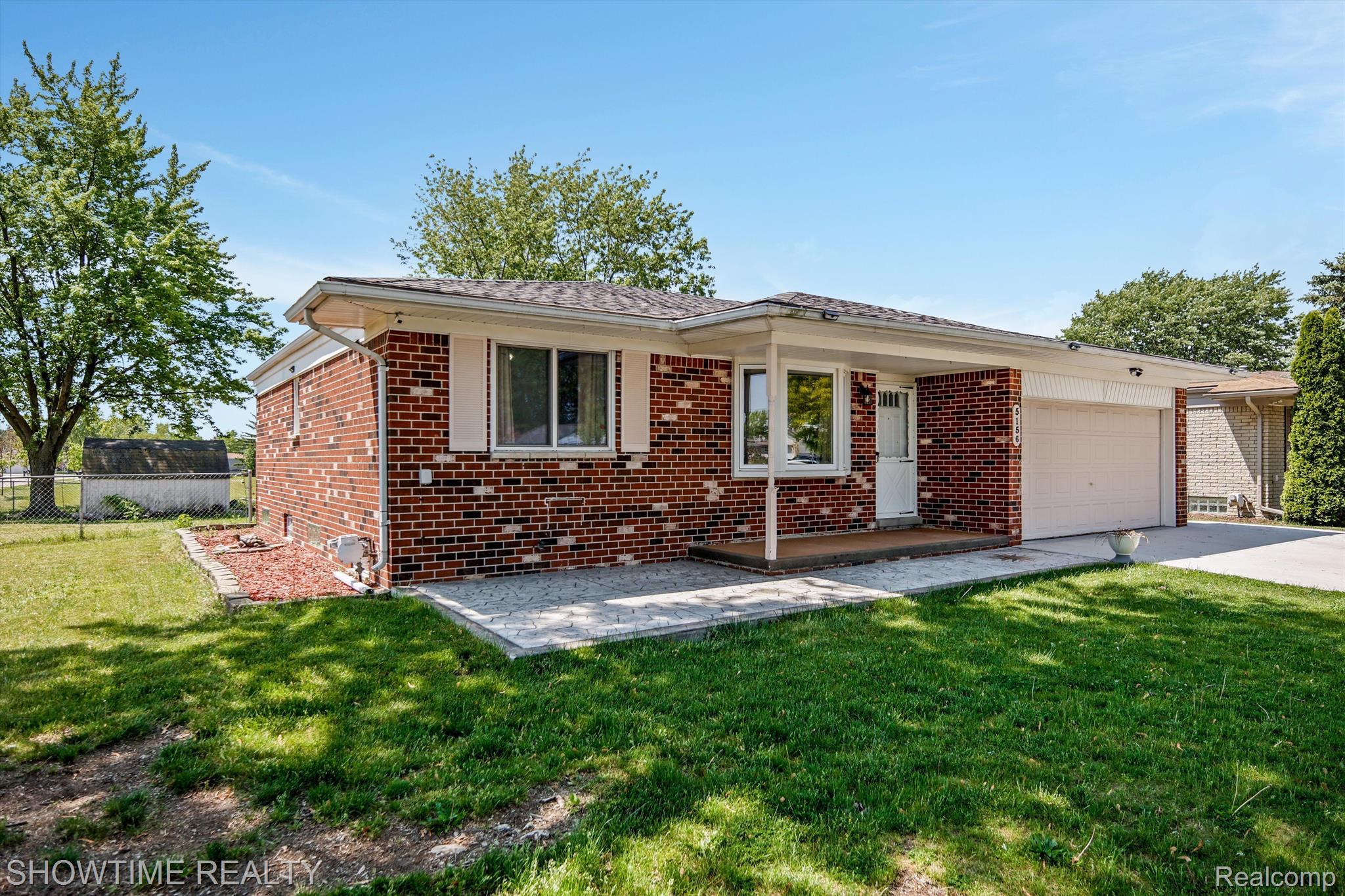 5156 GARDNER Street E