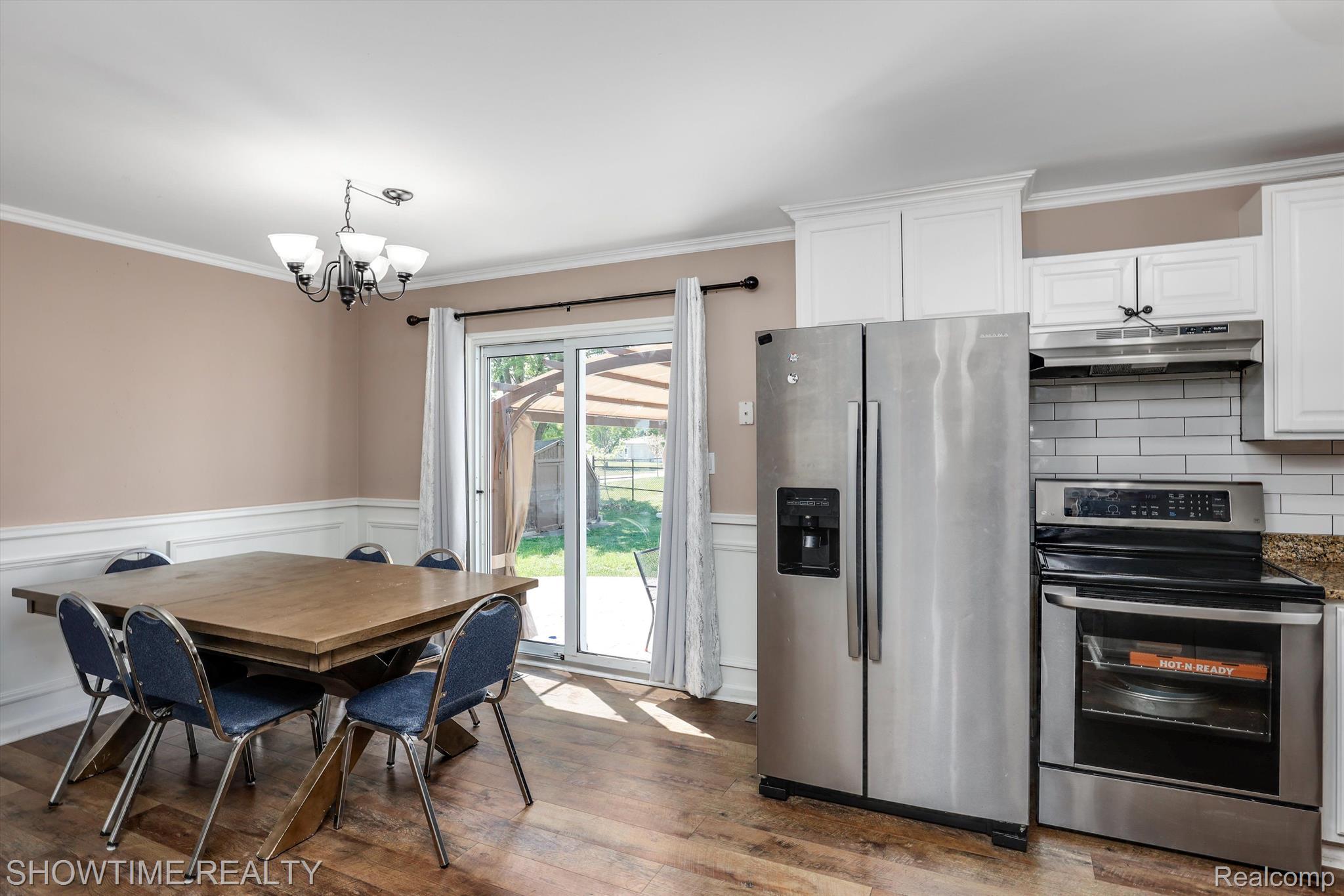 5156 GARDNER Street E