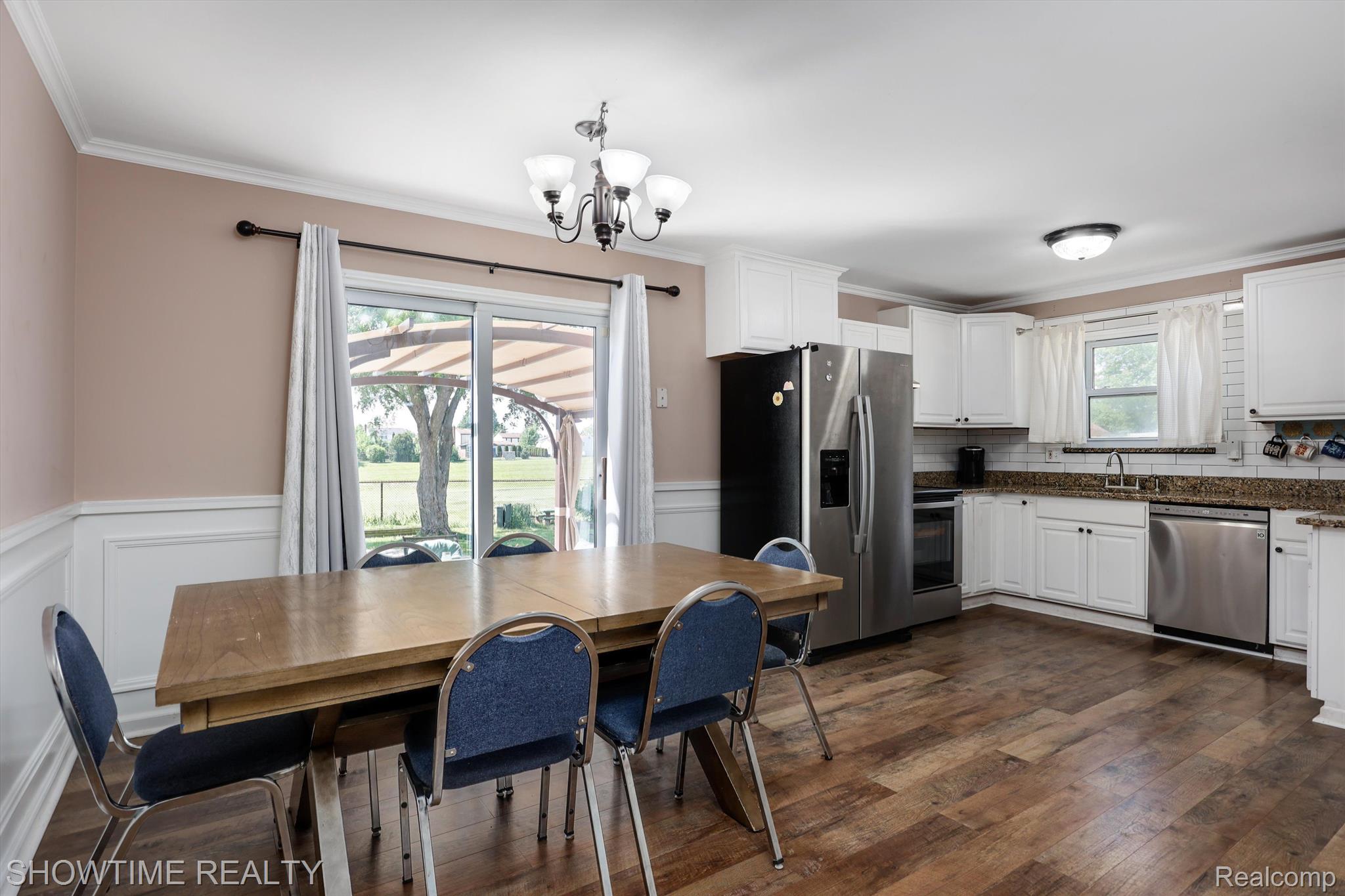 5156 GARDNER Street E