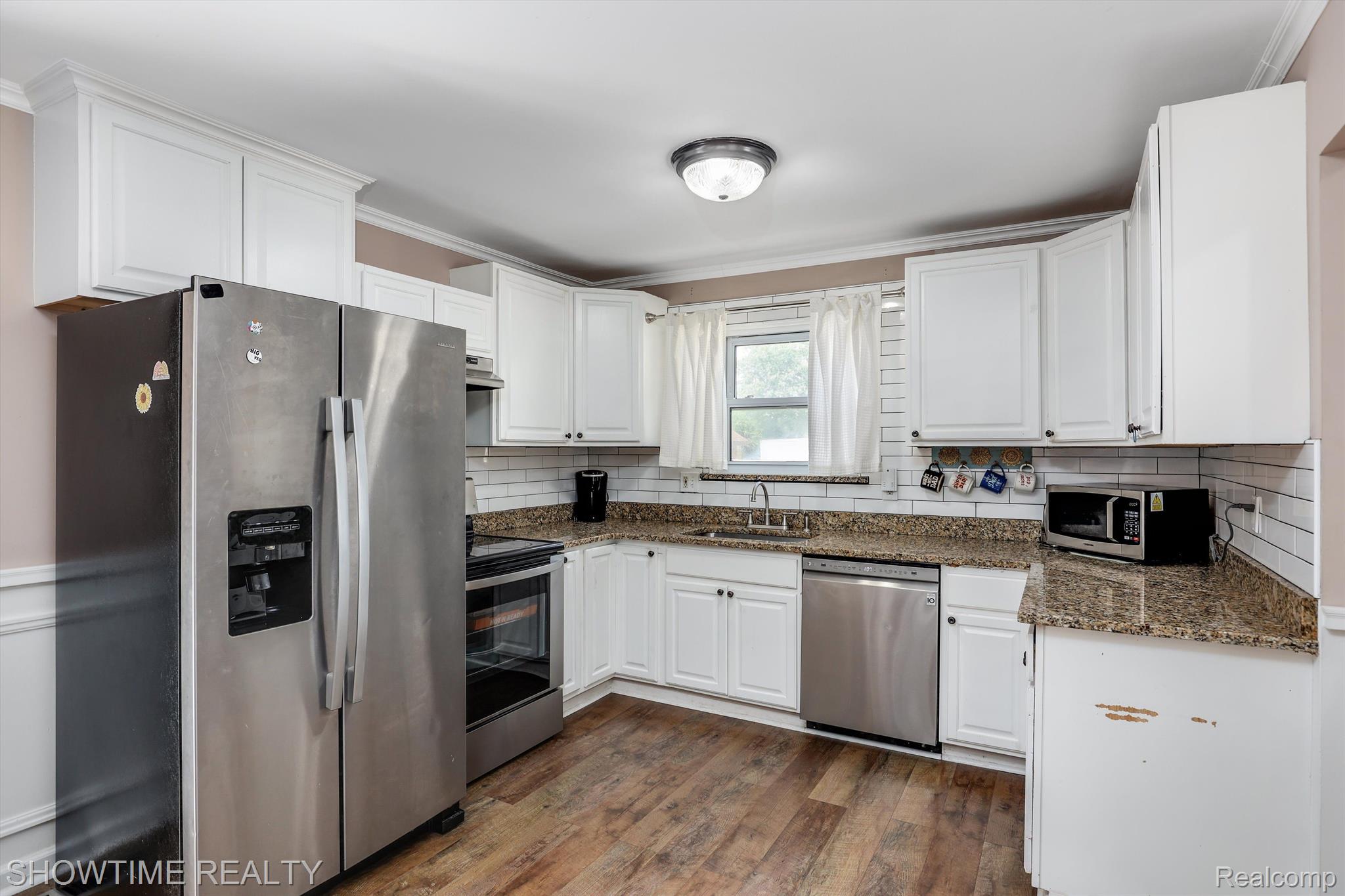 5156 GARDNER Street E