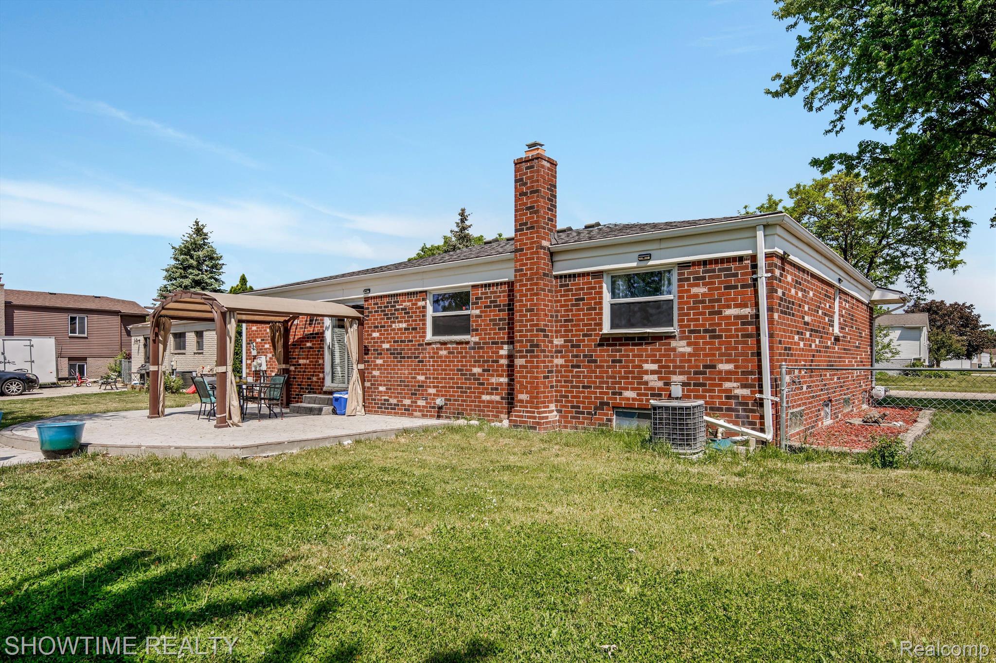 5156 GARDNER Street E