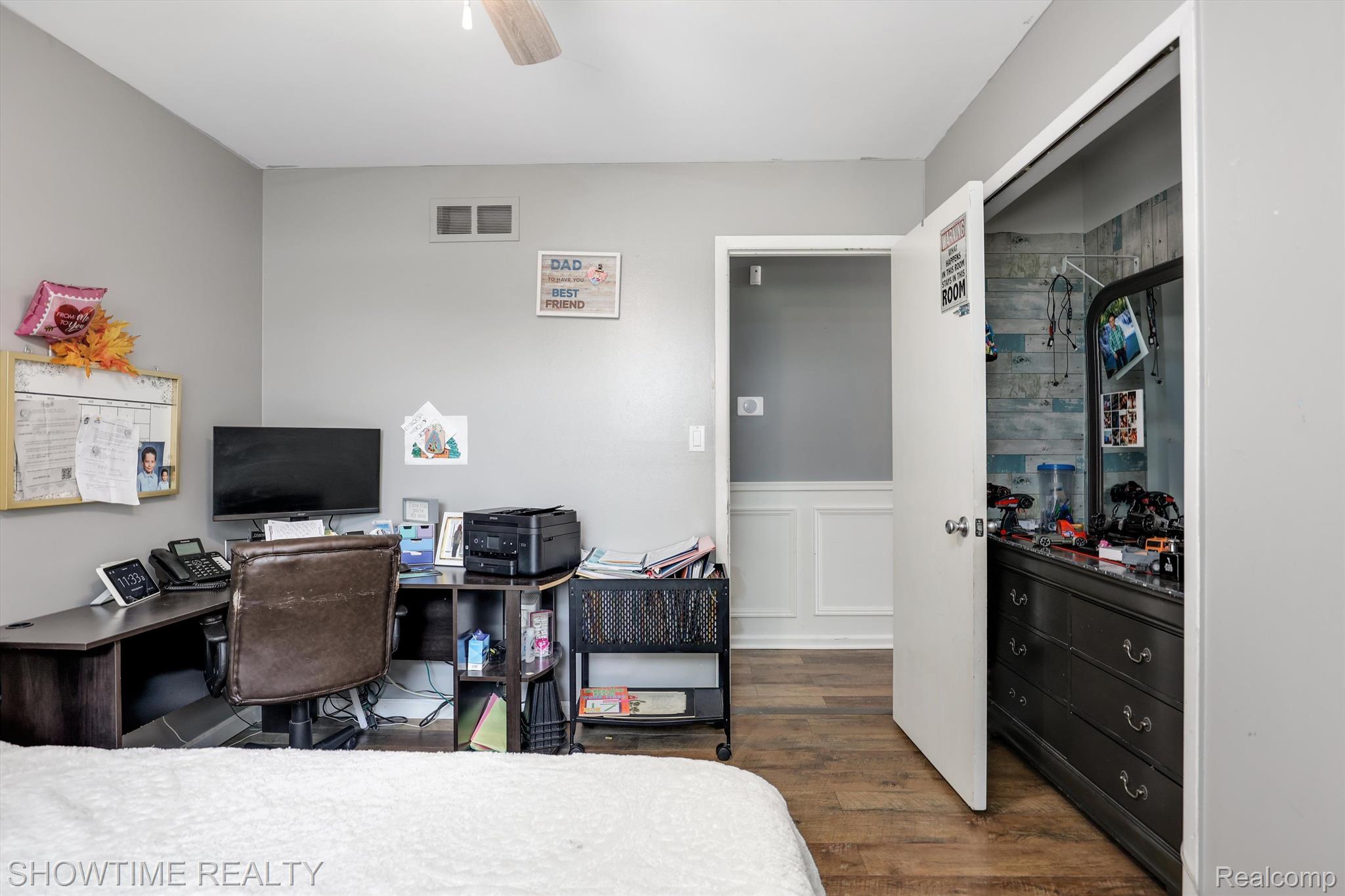 5156 GARDNER Street E