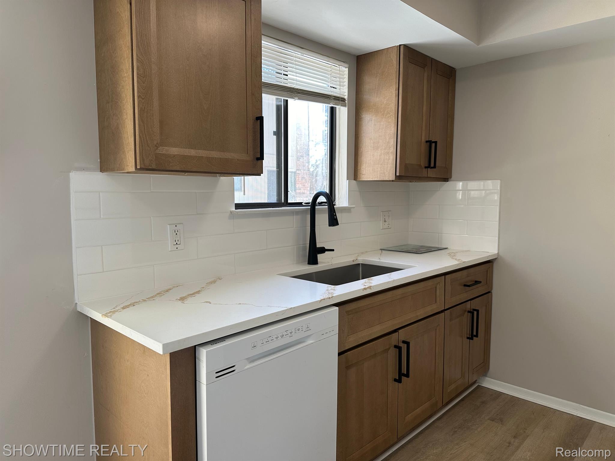 40860 HIGHPOINTE Drive