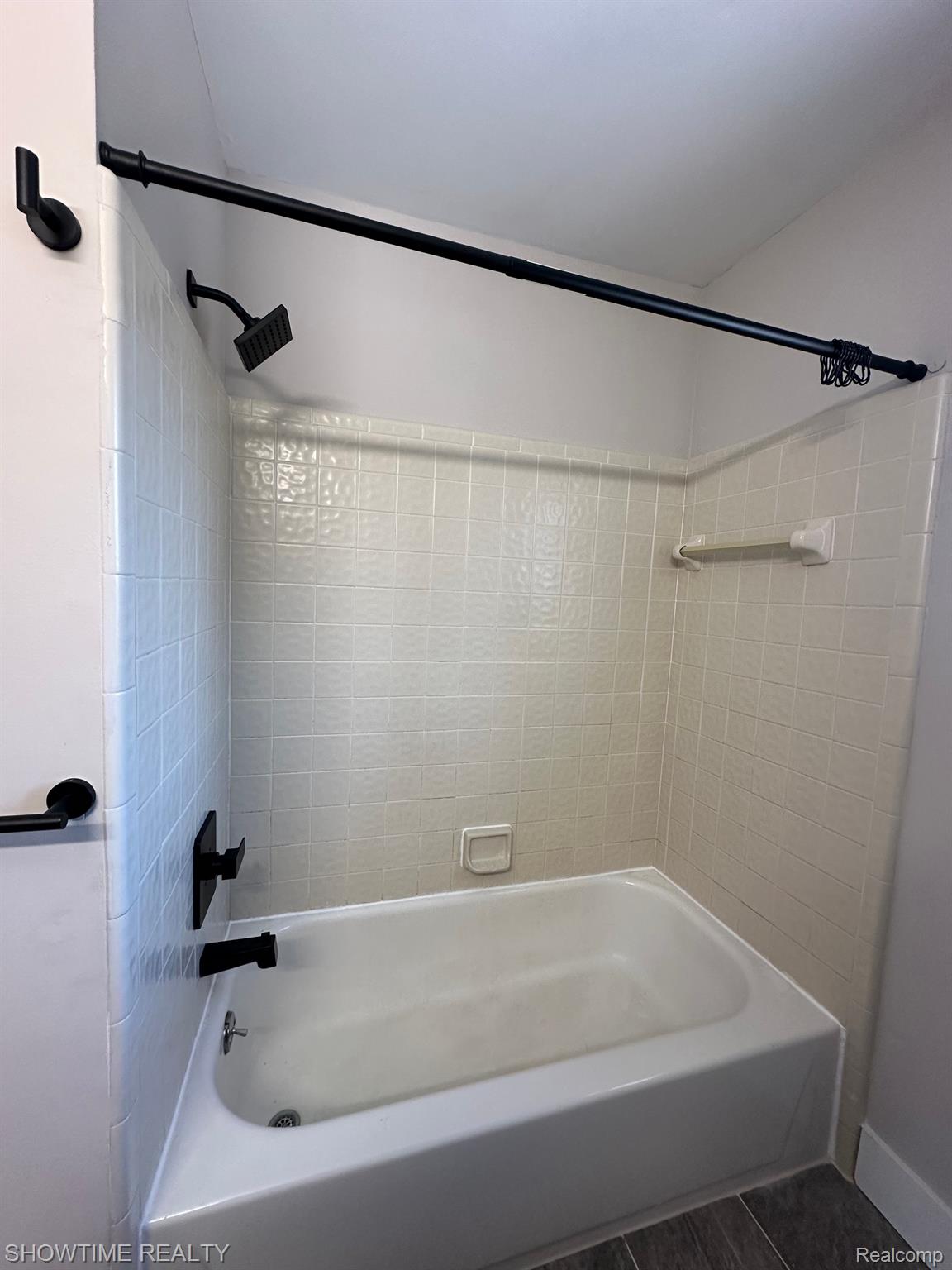 40860 HIGHPOINTE Drive