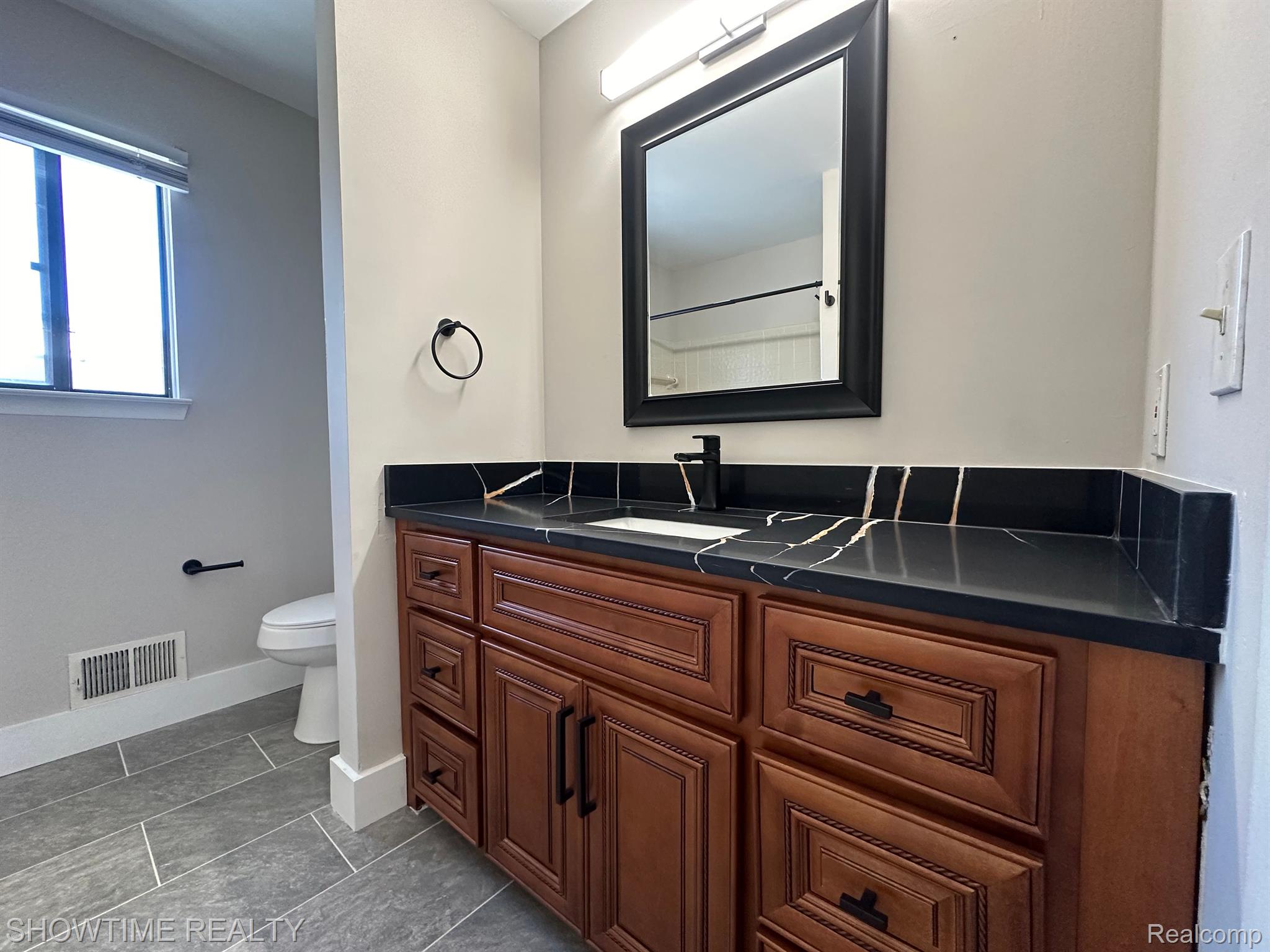 40860 HIGHPOINTE Drive