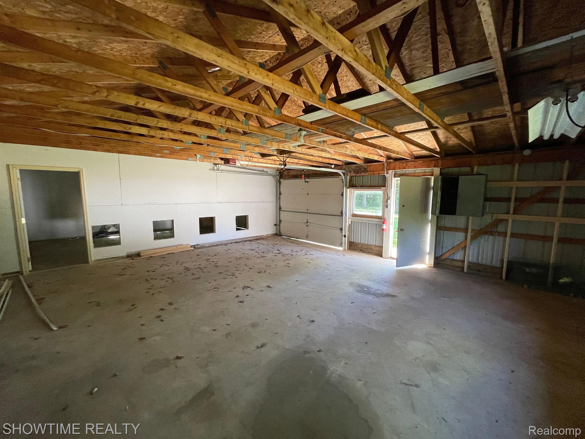 5957 LYONS Road