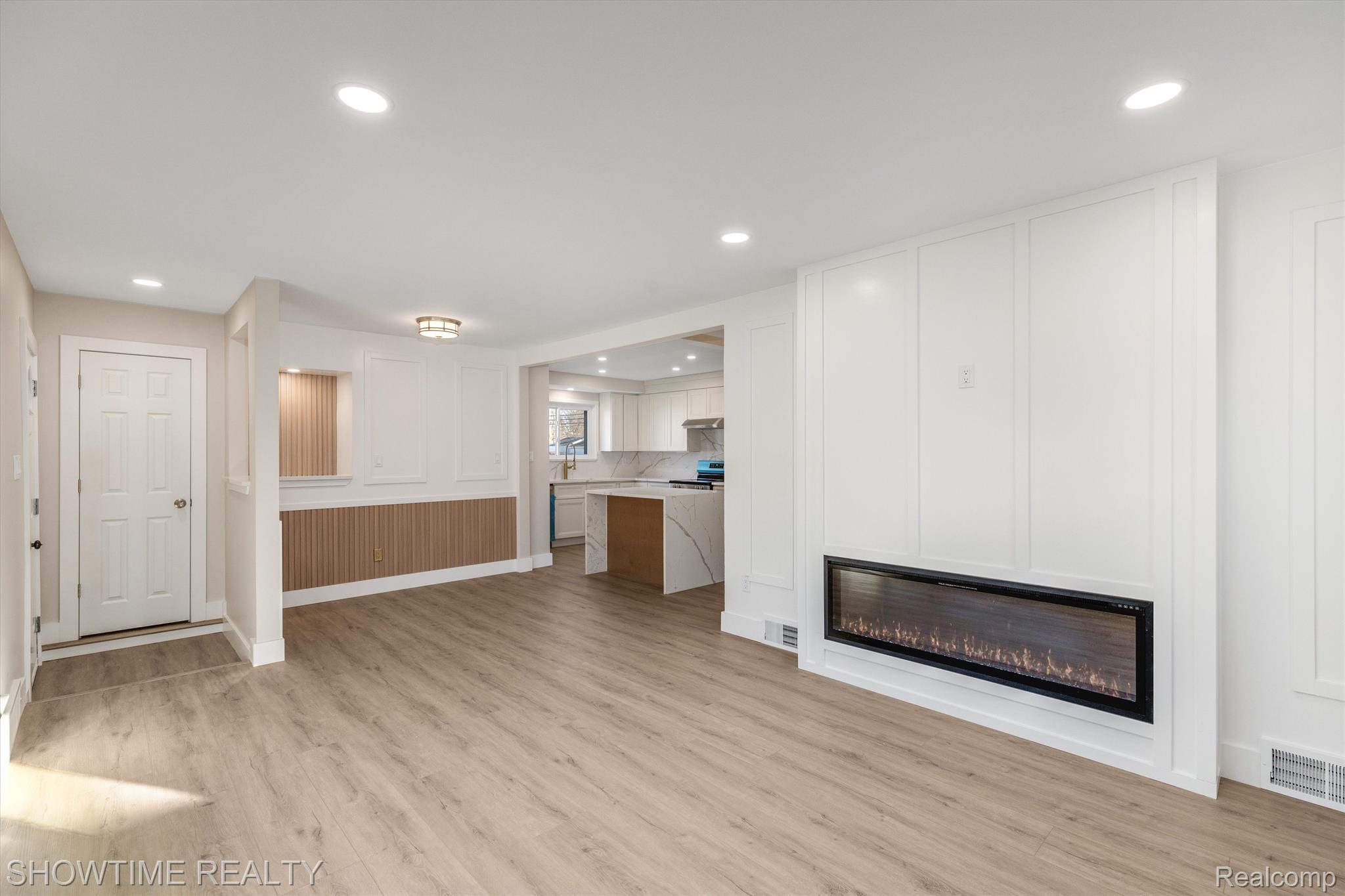 1476 N CUSTER Avenue