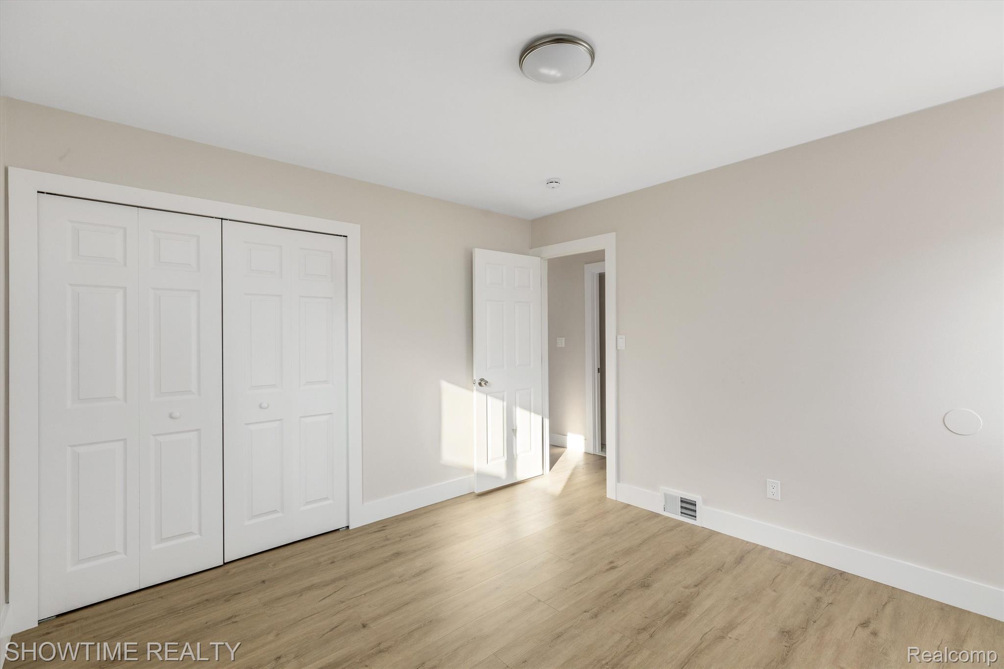 1476 N CUSTER Avenue