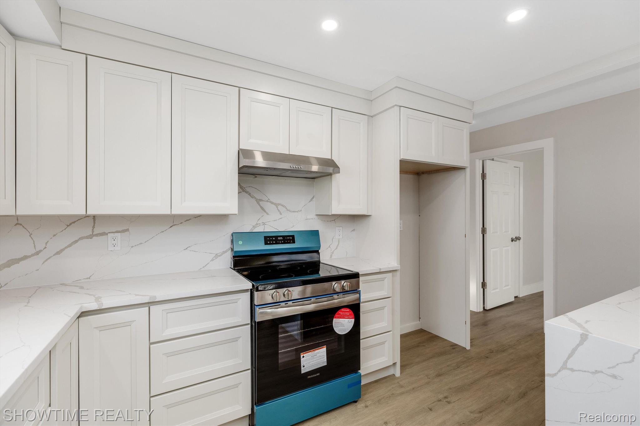 1476 N CUSTER Avenue