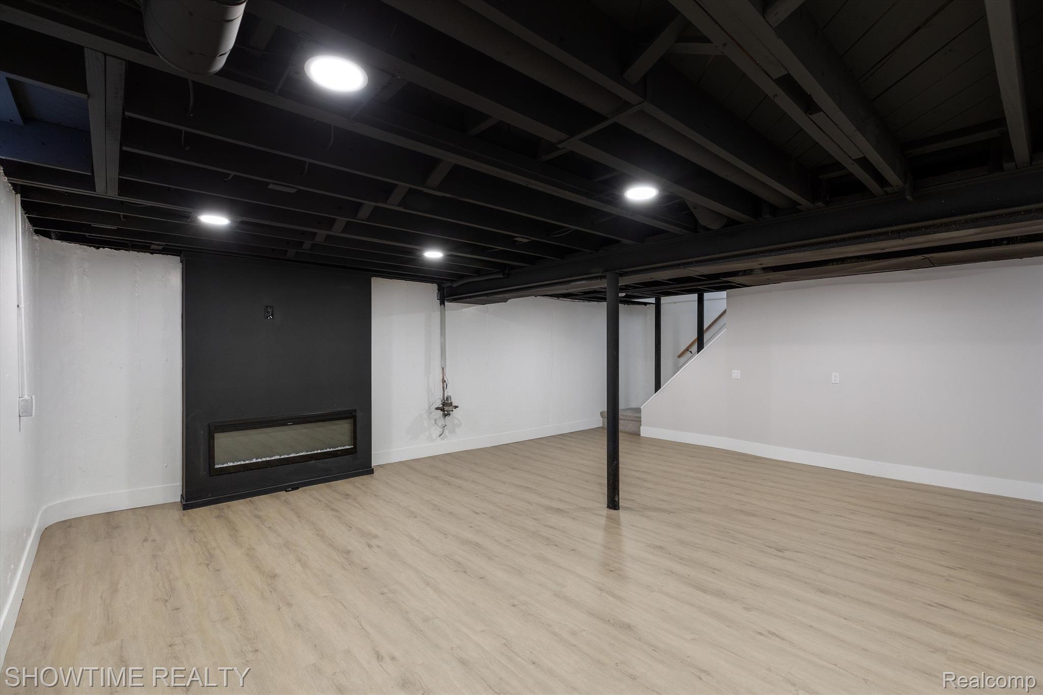 1476 N CUSTER Avenue