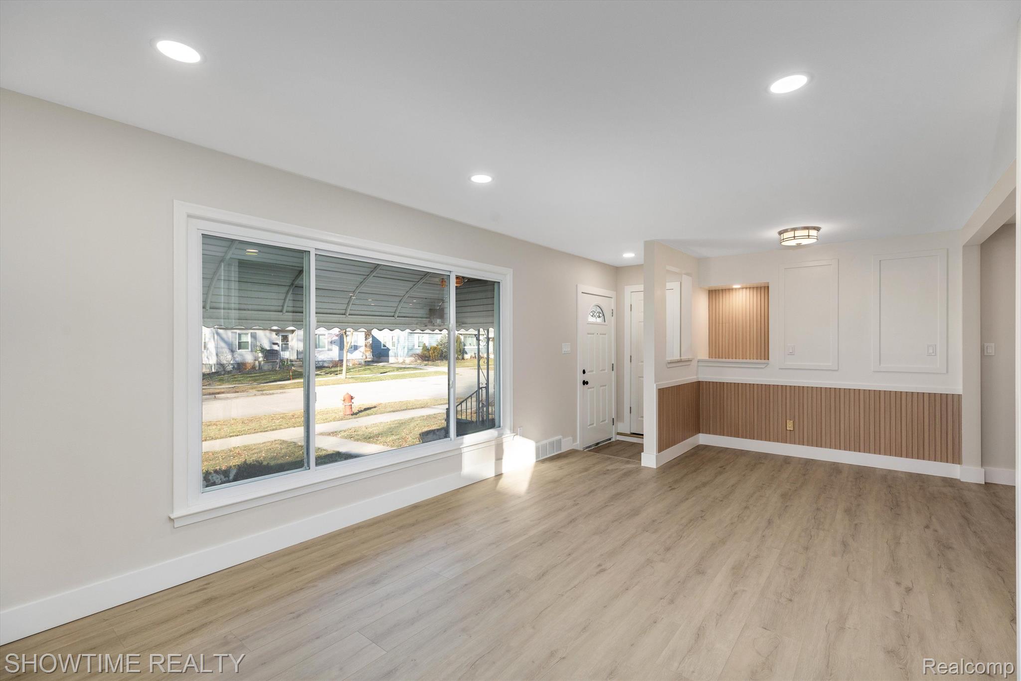 1476 N CUSTER Avenue