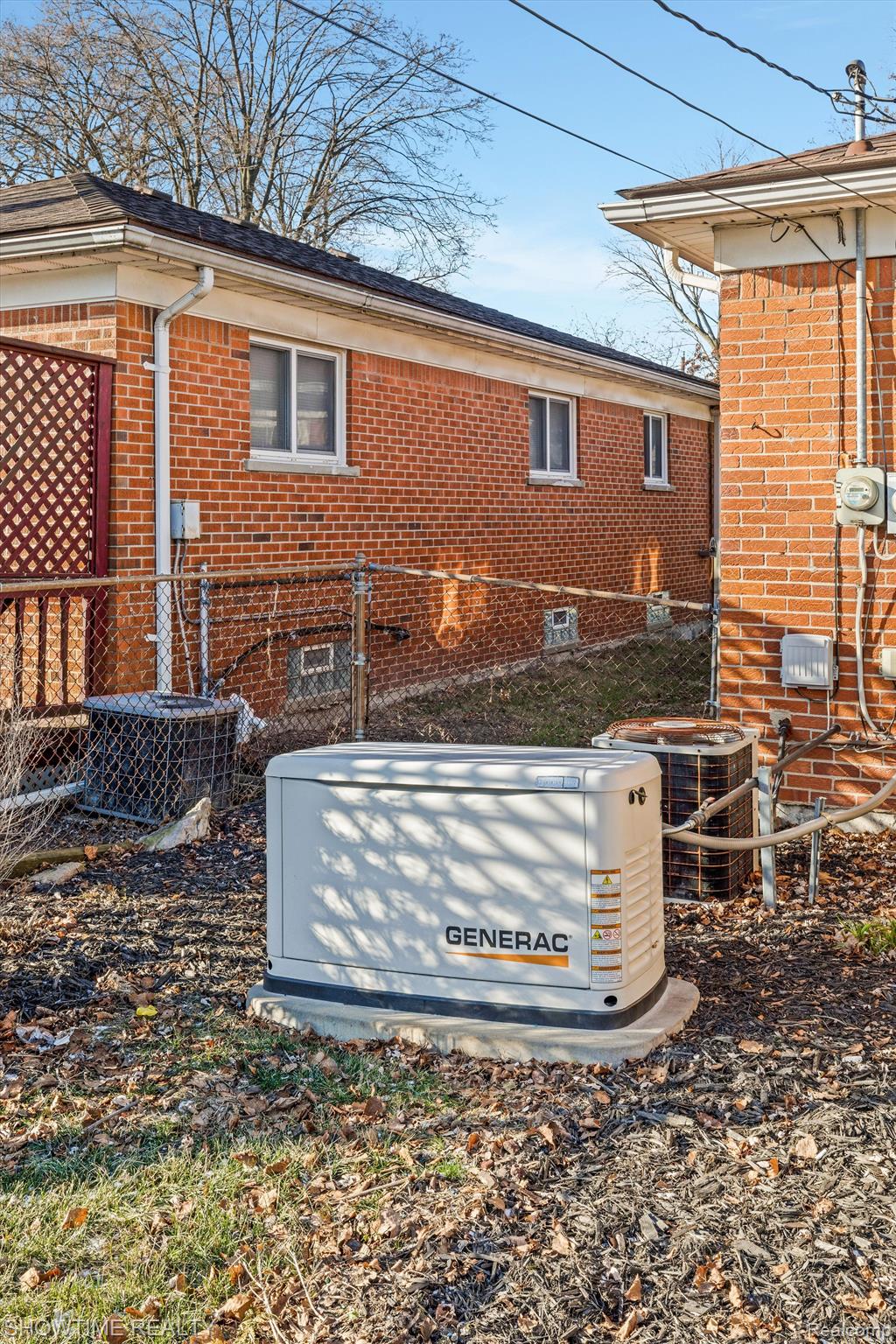 1476 N CUSTER Avenue