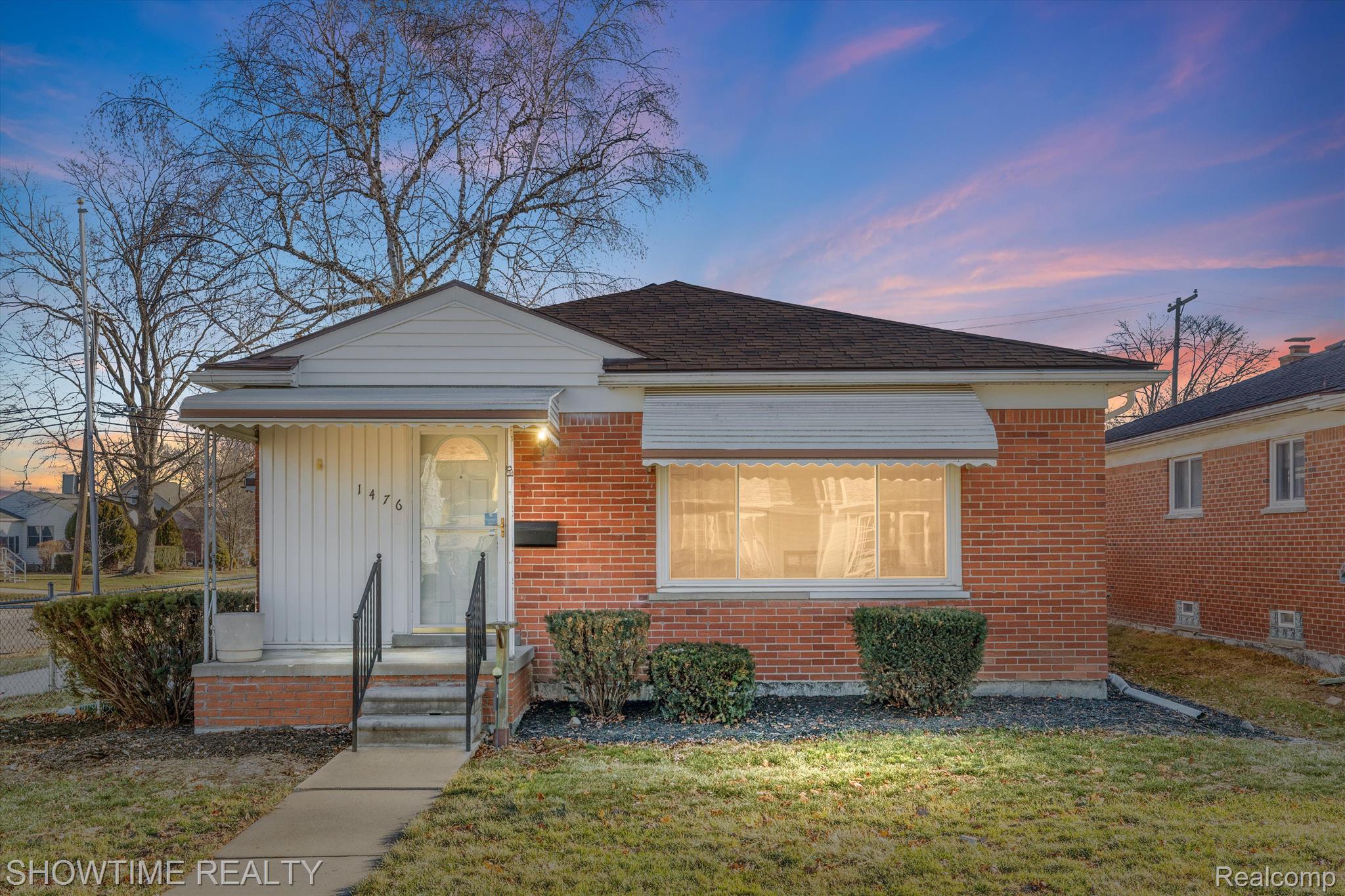 1476 N CUSTER Avenue