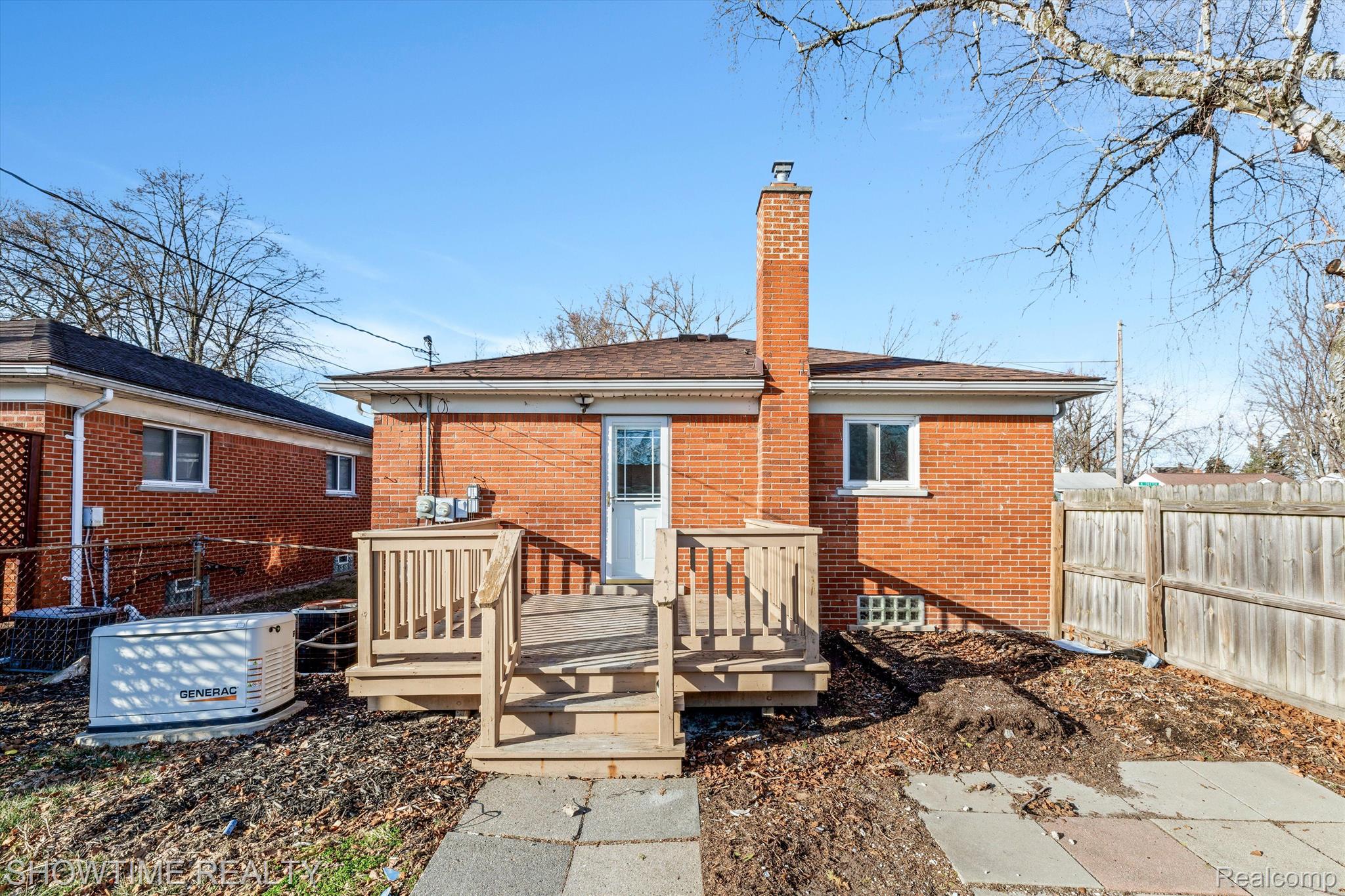 1476 N CUSTER Avenue