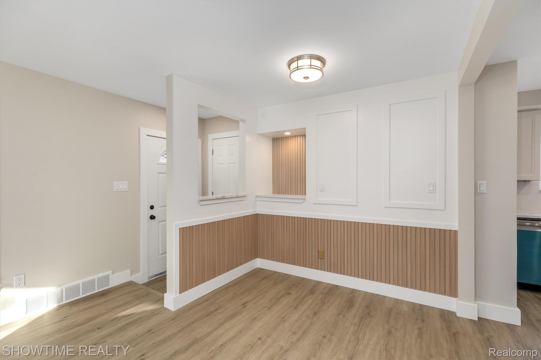 1476 N CUSTER Avenue