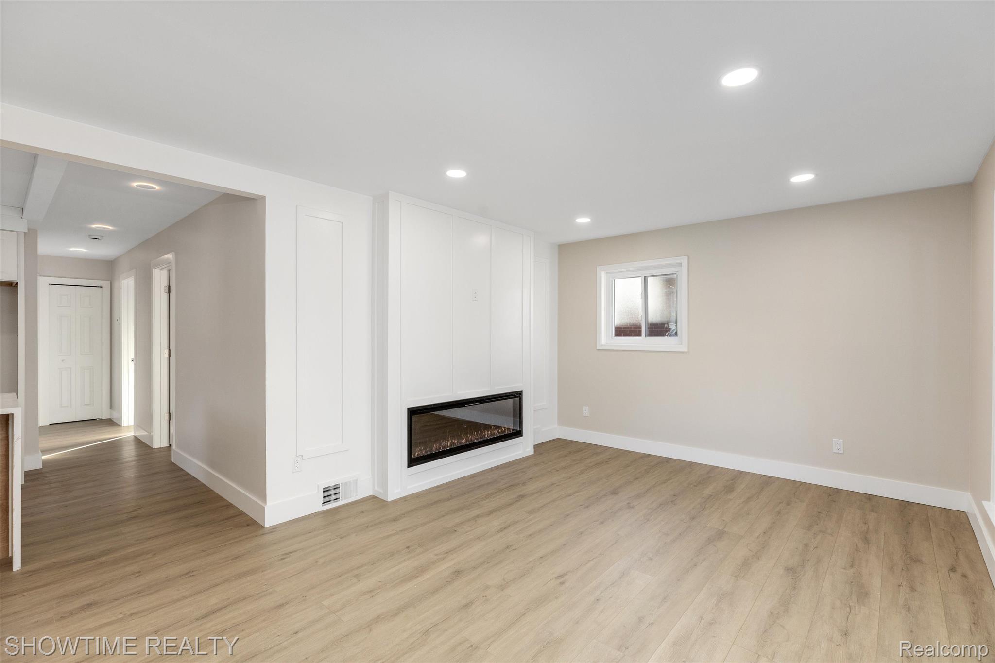 1476 N CUSTER Avenue