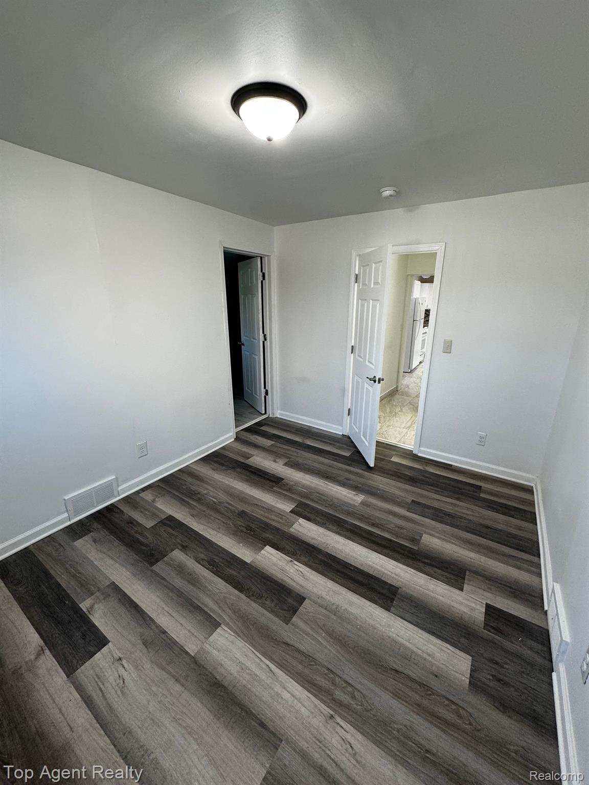 30486 GROVELAND Street