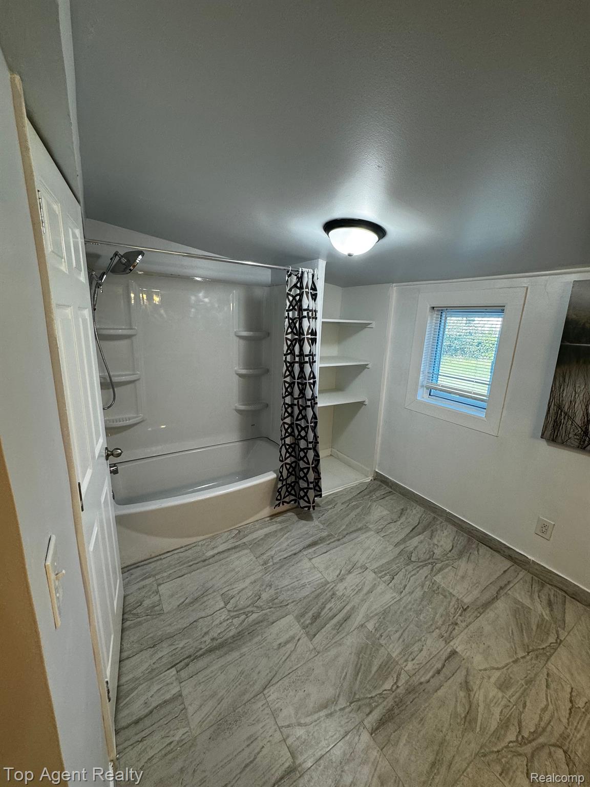 30486 GROVELAND Street