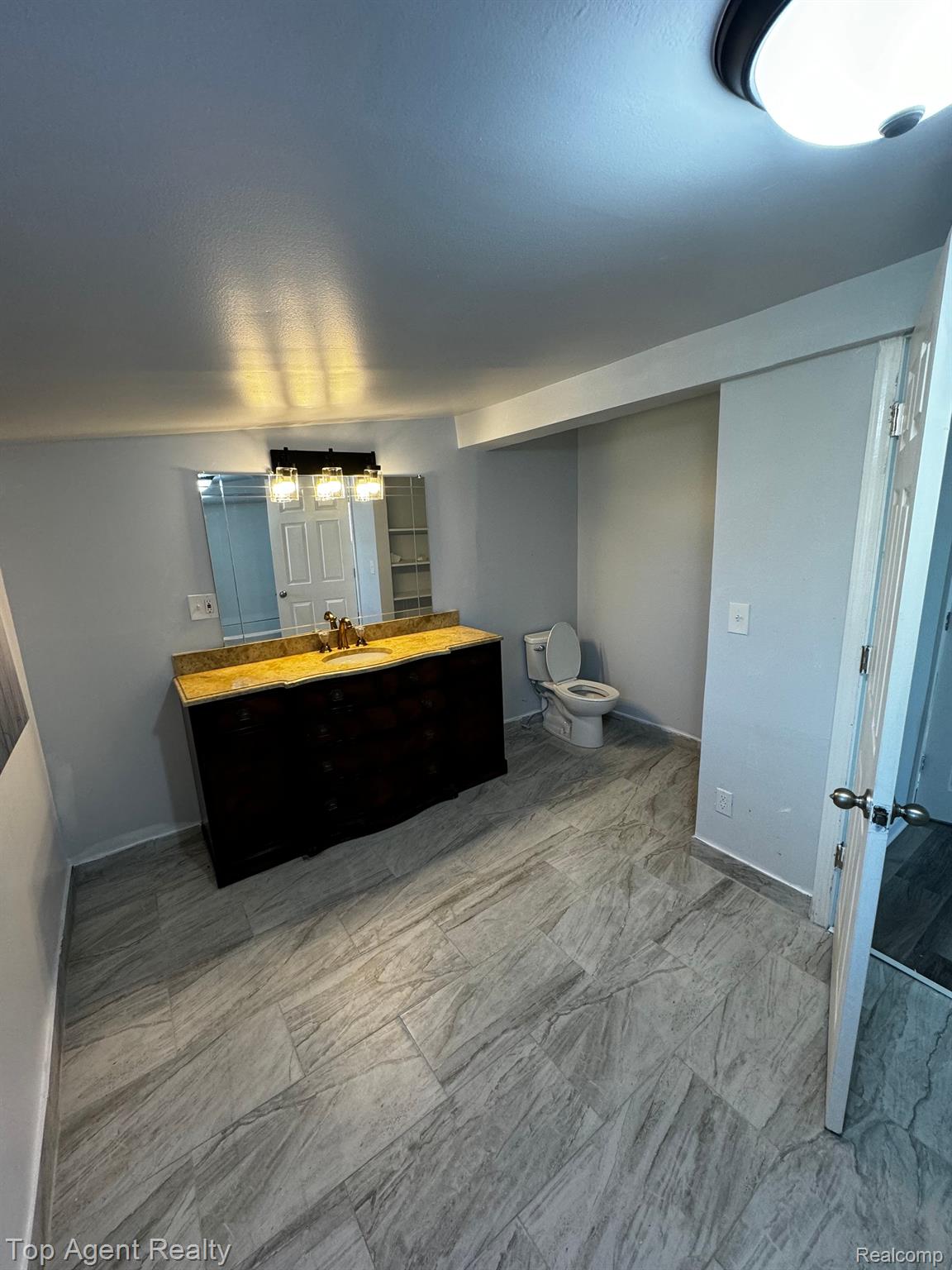 30486 GROVELAND Street