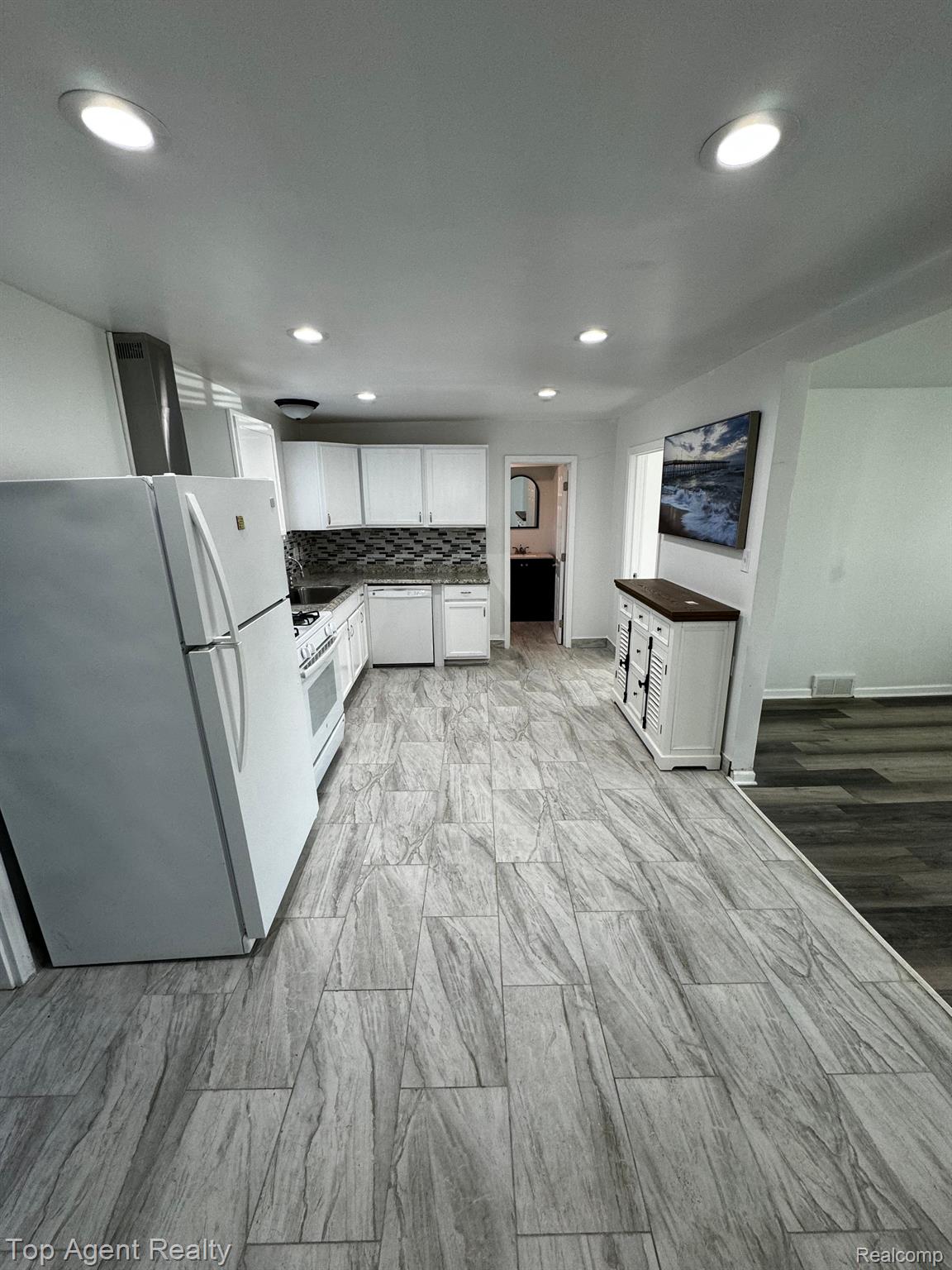 30486 GROVELAND Street