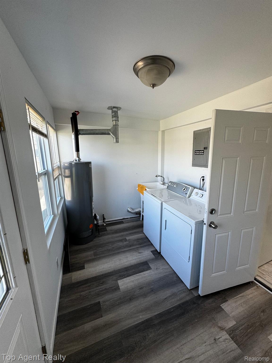 30486 GROVELAND Street