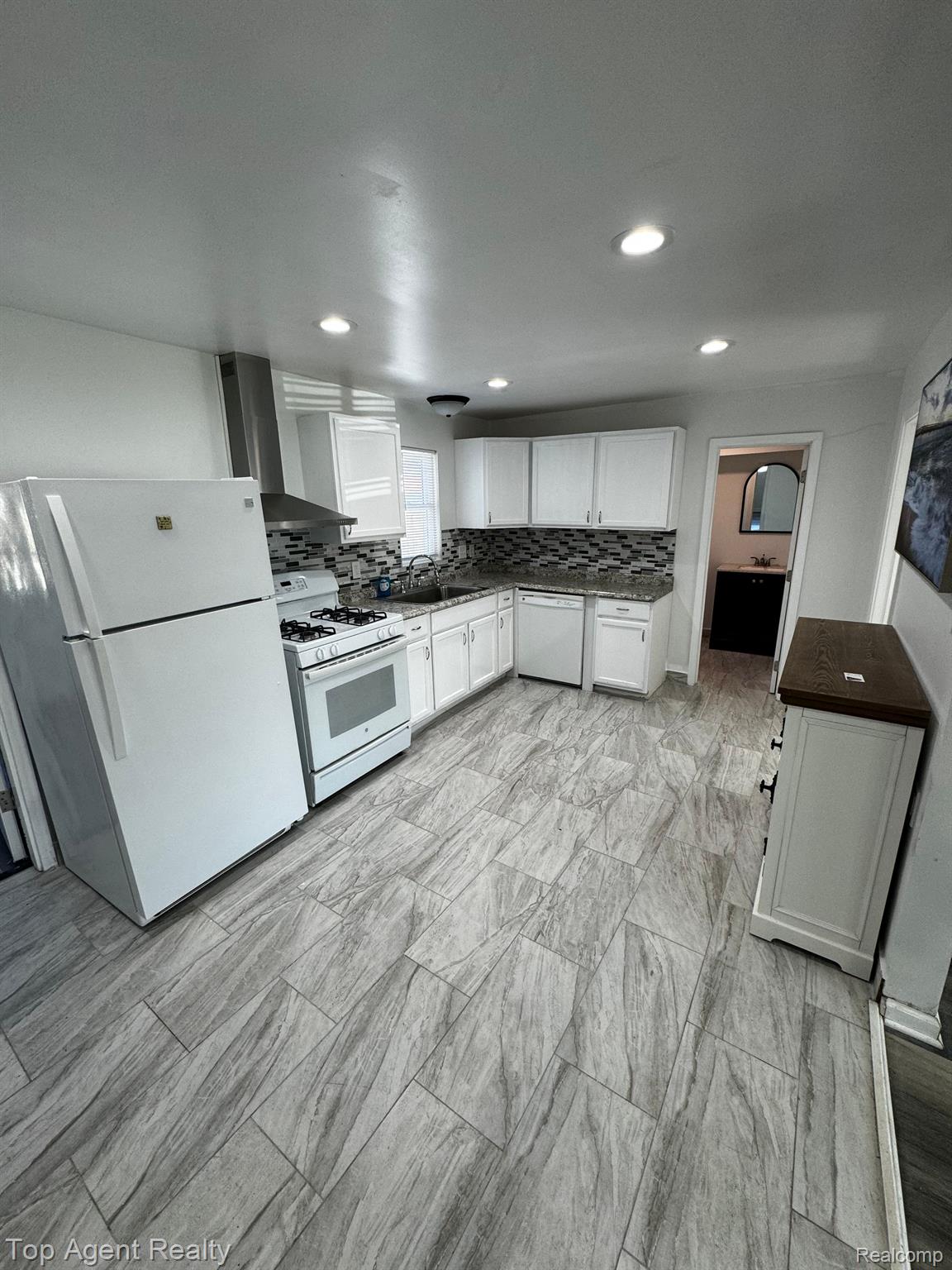 30486 GROVELAND Street