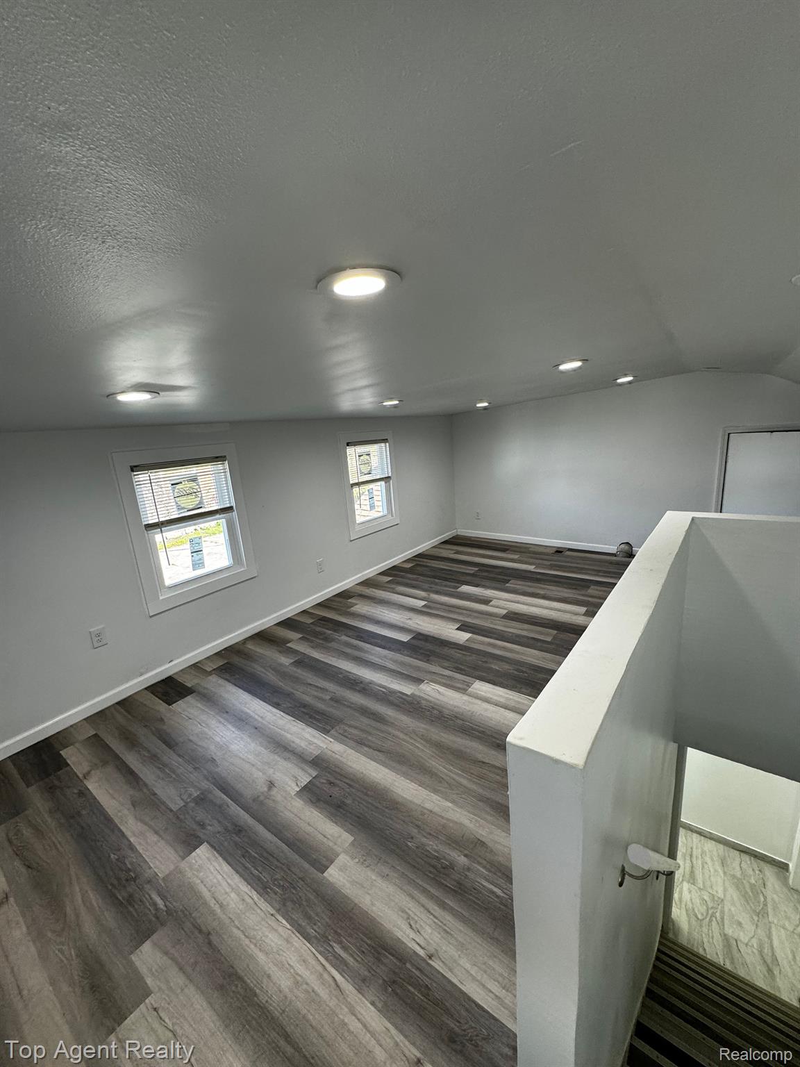 30486 GROVELAND Street