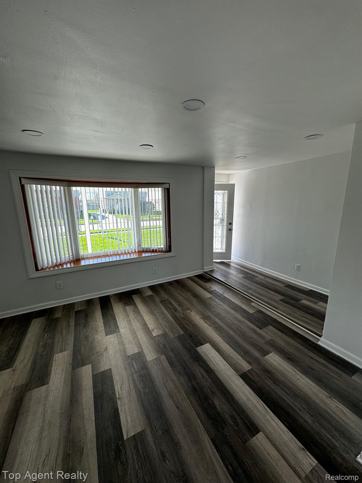 30486 GROVELAND Street