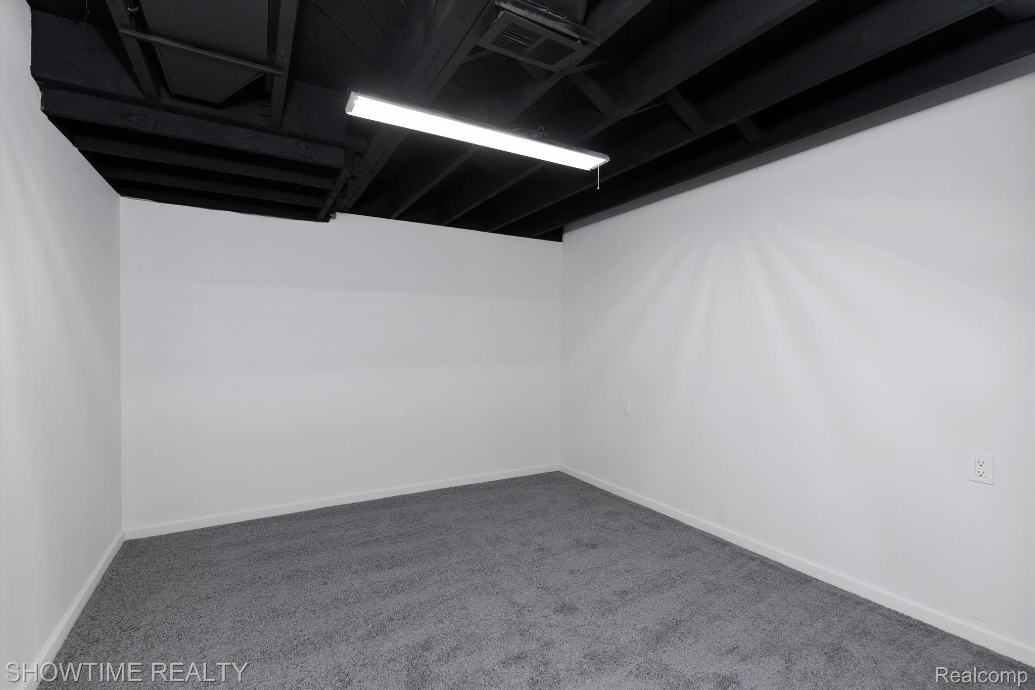 19940 BRENTWOOD Street