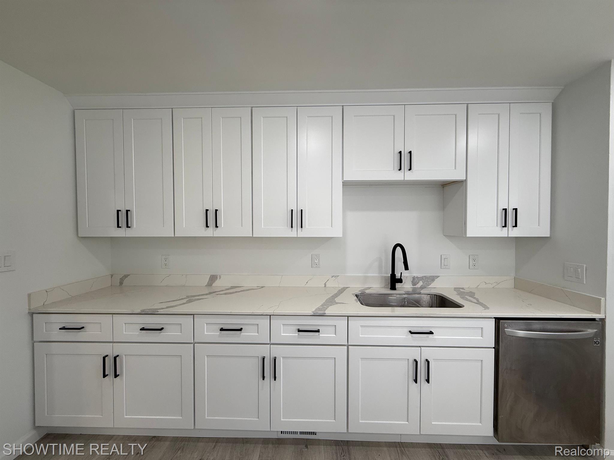 19940 BRENTWOOD Street