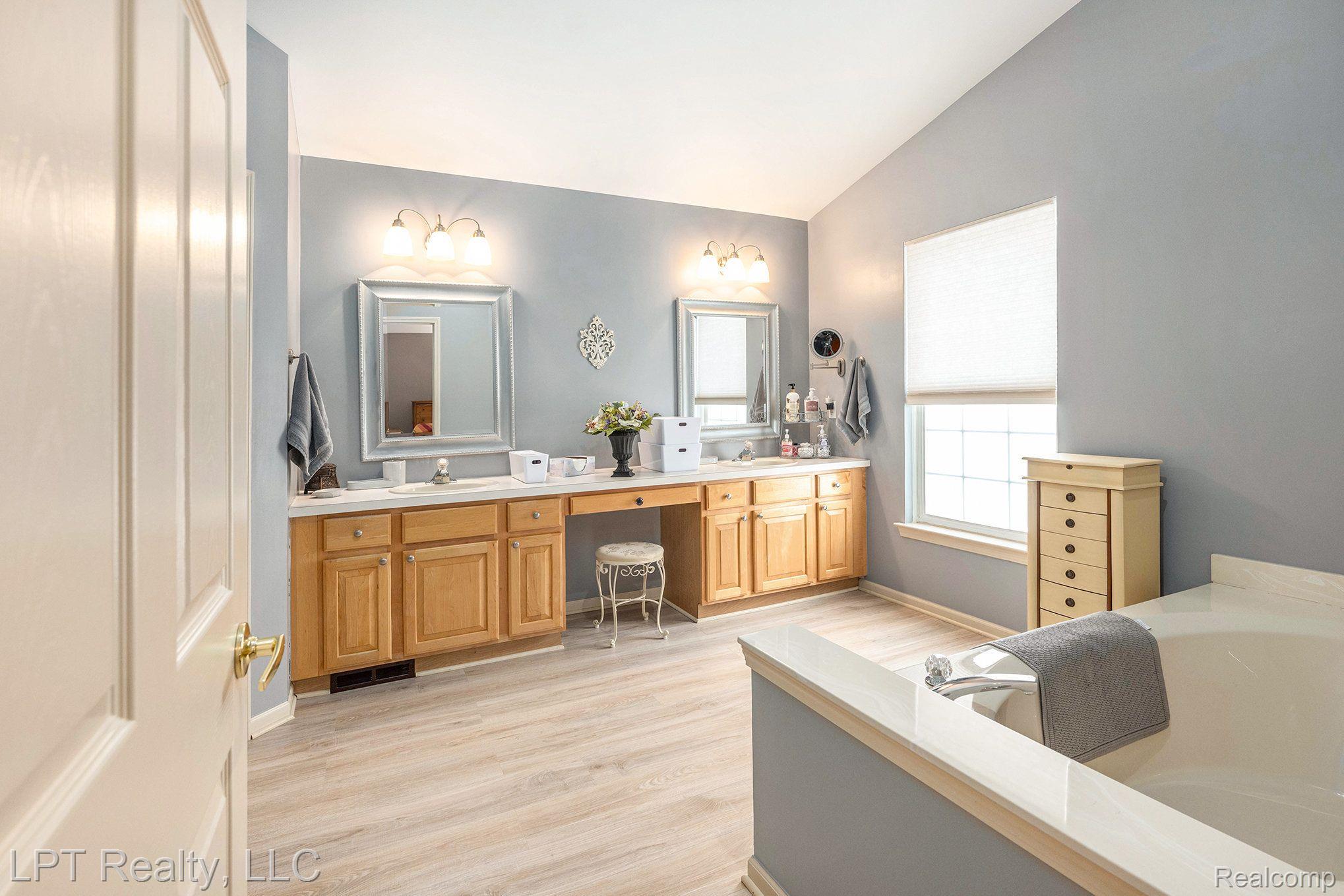 54472 ISLE ROYALE Avenue