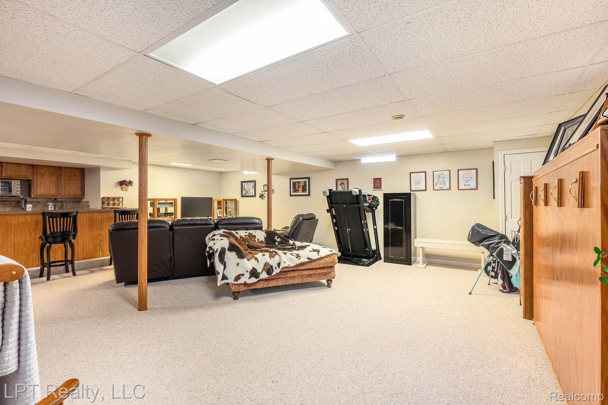 54472 ISLE ROYALE Avenue