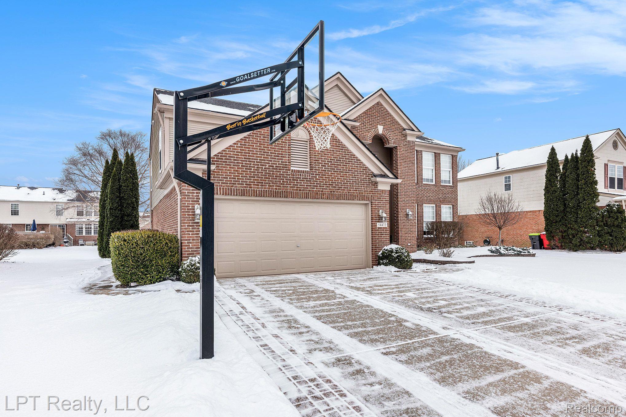 54472 ISLE ROYALE Avenue