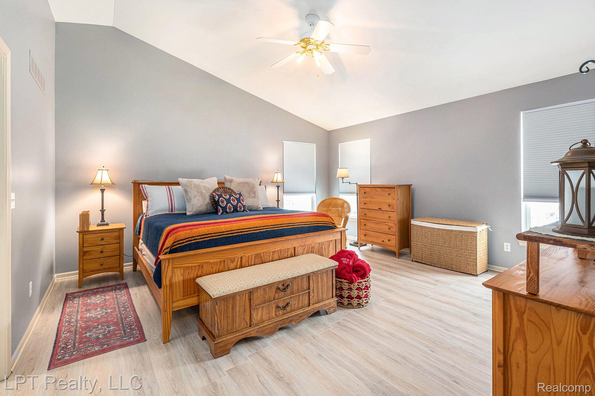 54472 ISLE ROYALE Avenue