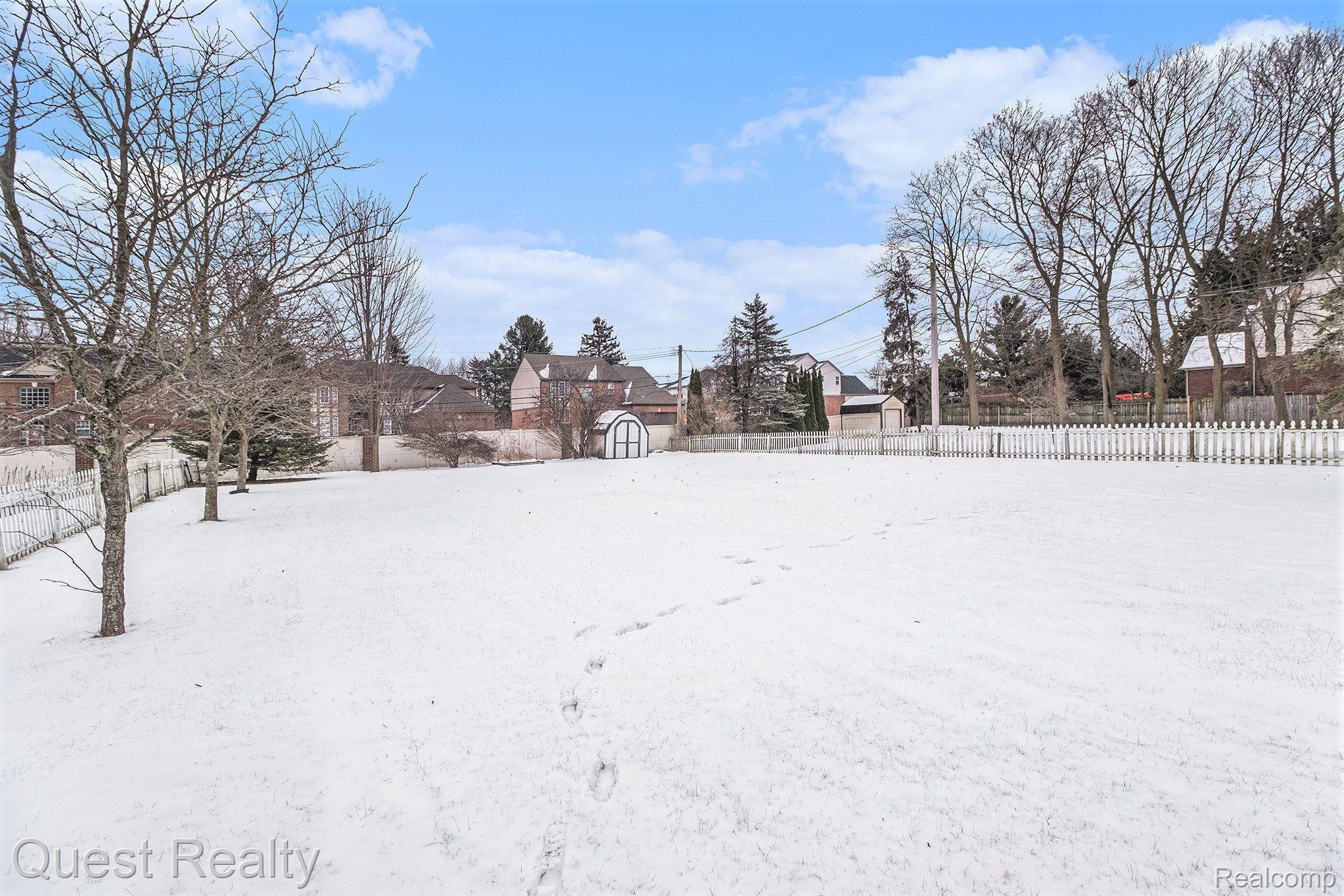 3025 ROCKHAVEN Avenue