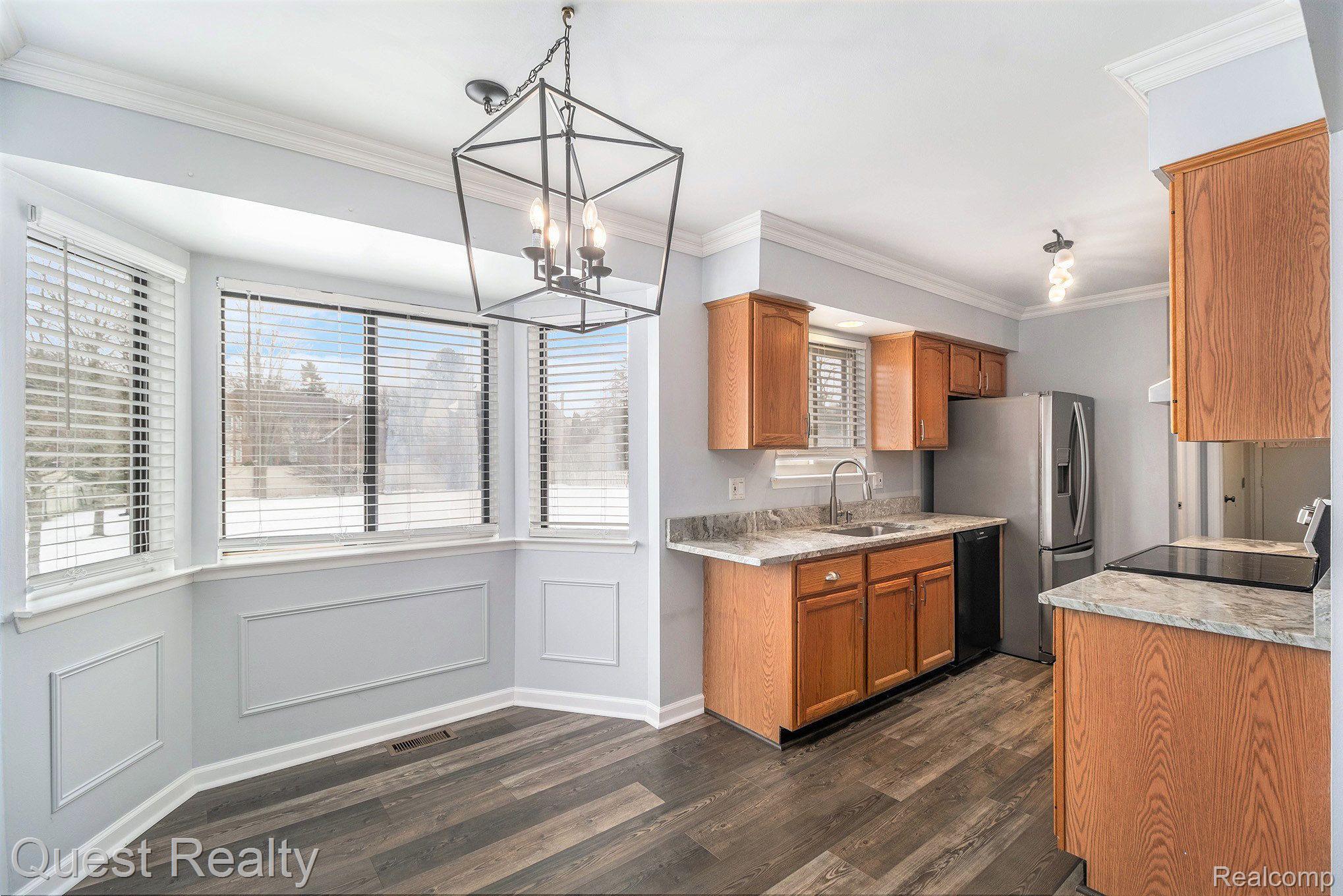 3025 ROCKHAVEN Avenue