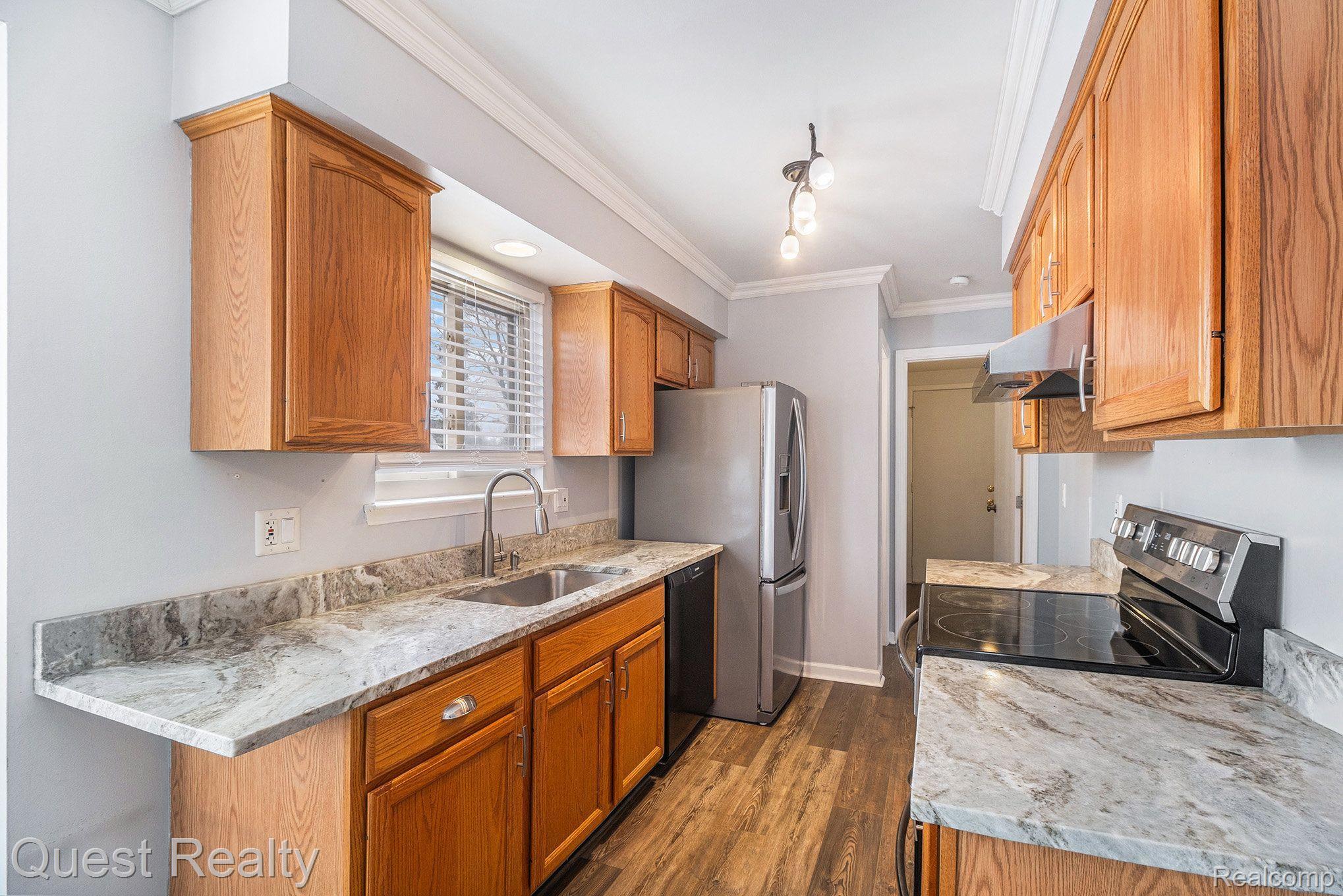 3025 ROCKHAVEN Avenue