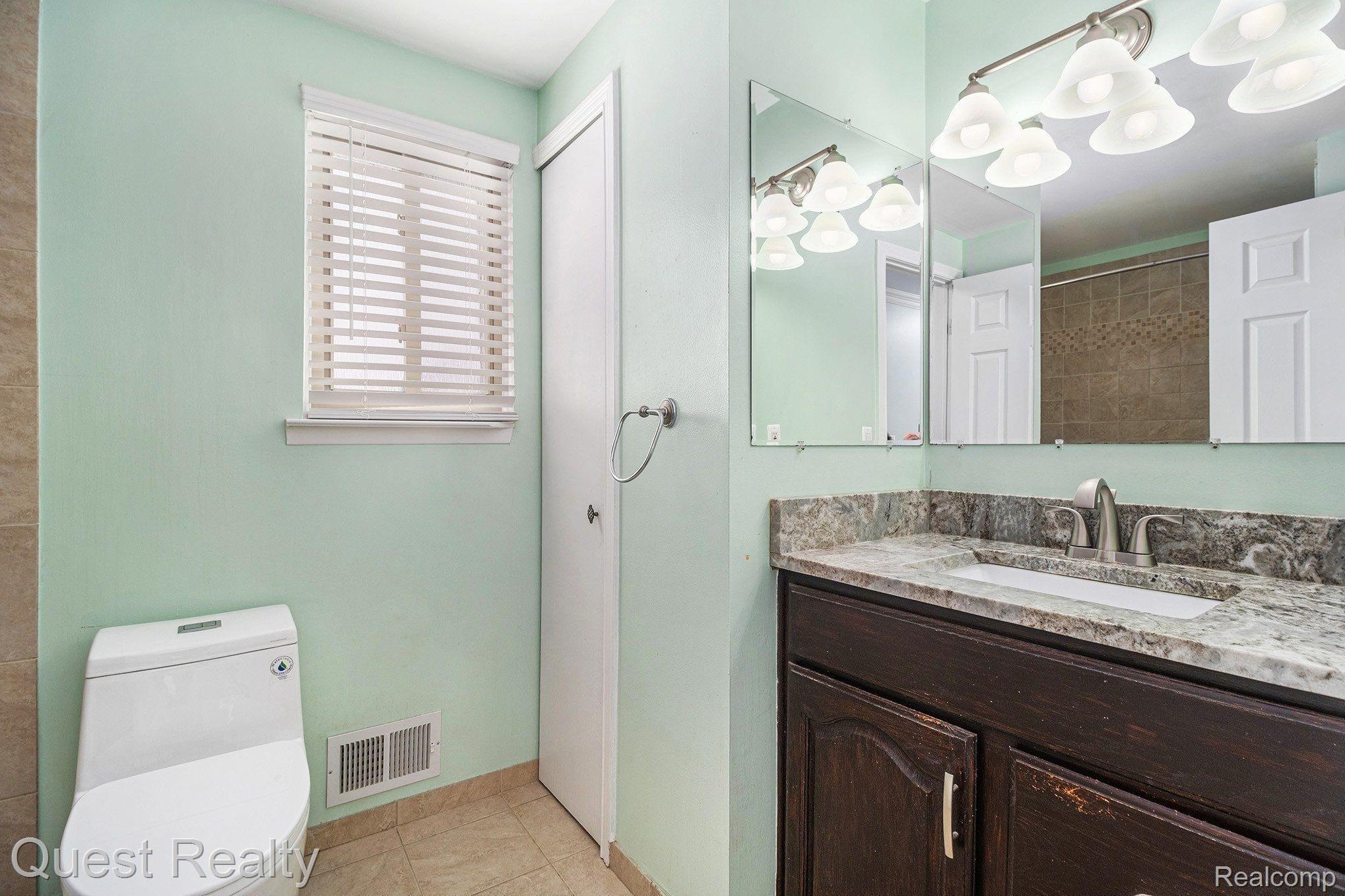 3025 ROCKHAVEN Avenue